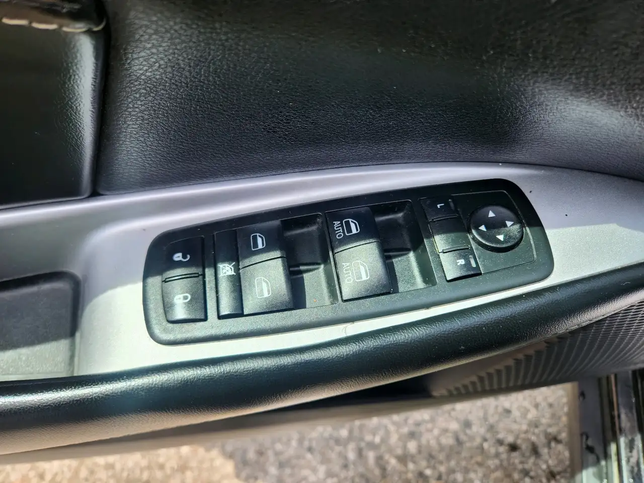 Dodge Journey снимка Dodge Journey