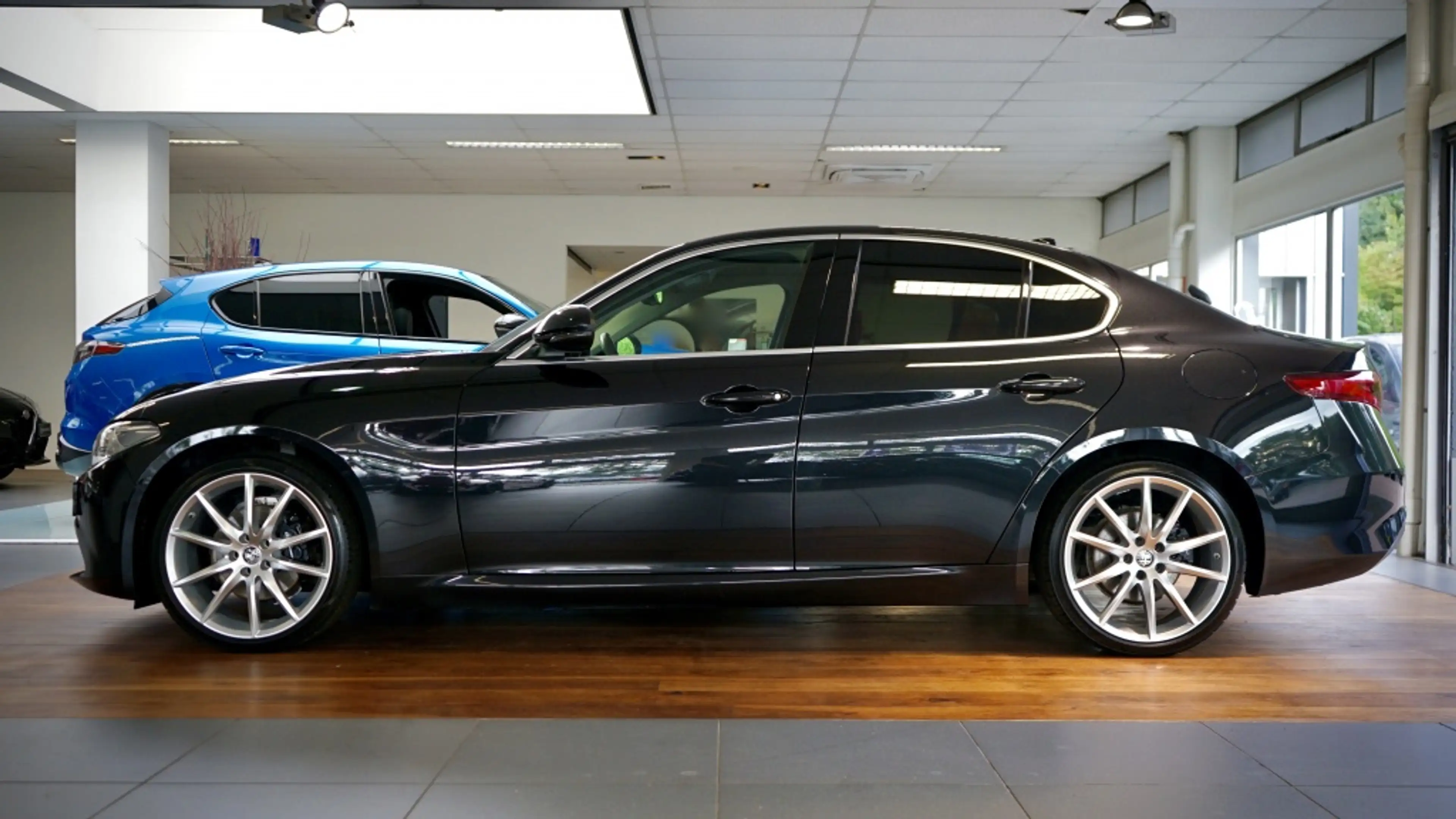 Alfa Romeo Giulia 2.0T TI | Flippers | Leer | H&K | Leder dash | Tre — photo 7