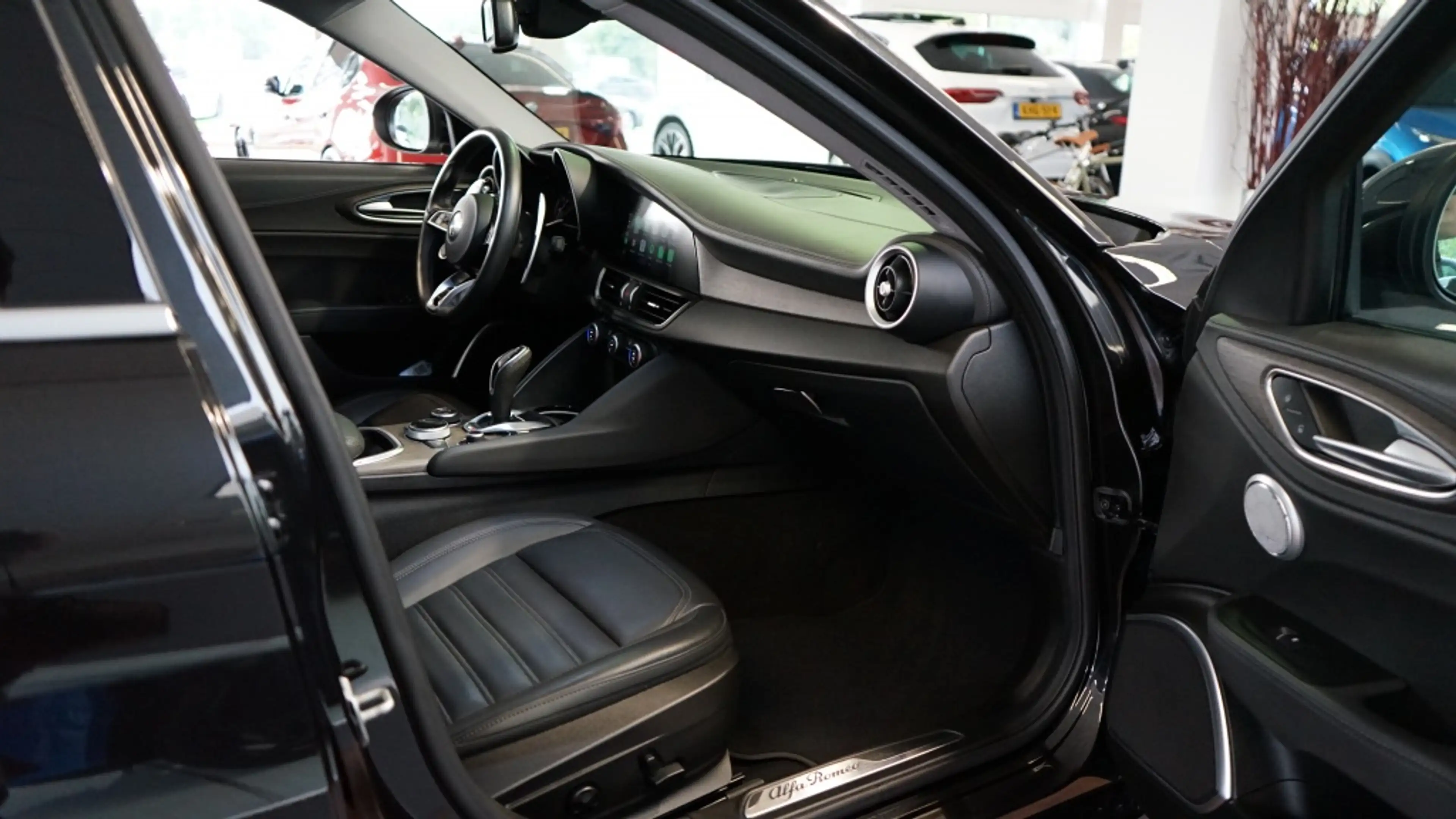 Alfa Romeo Giulia 2.0T TI | Flippers | Leer | H&K | Leder dash | Tre — photo 43