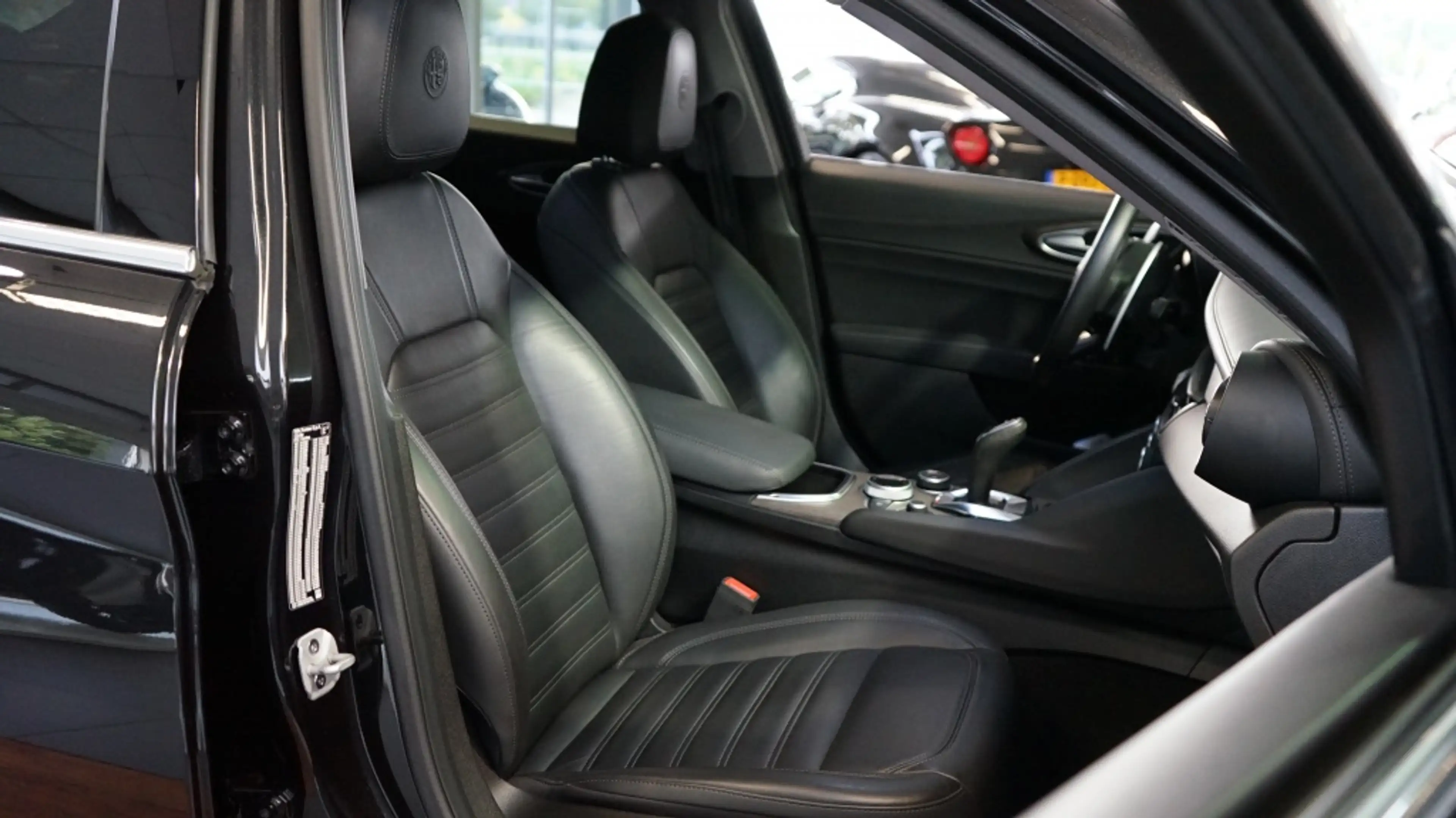 Alfa Romeo Giulia 2.0T TI | Flippers | Leer | H&K | Leder dash | Tre — photo 45
