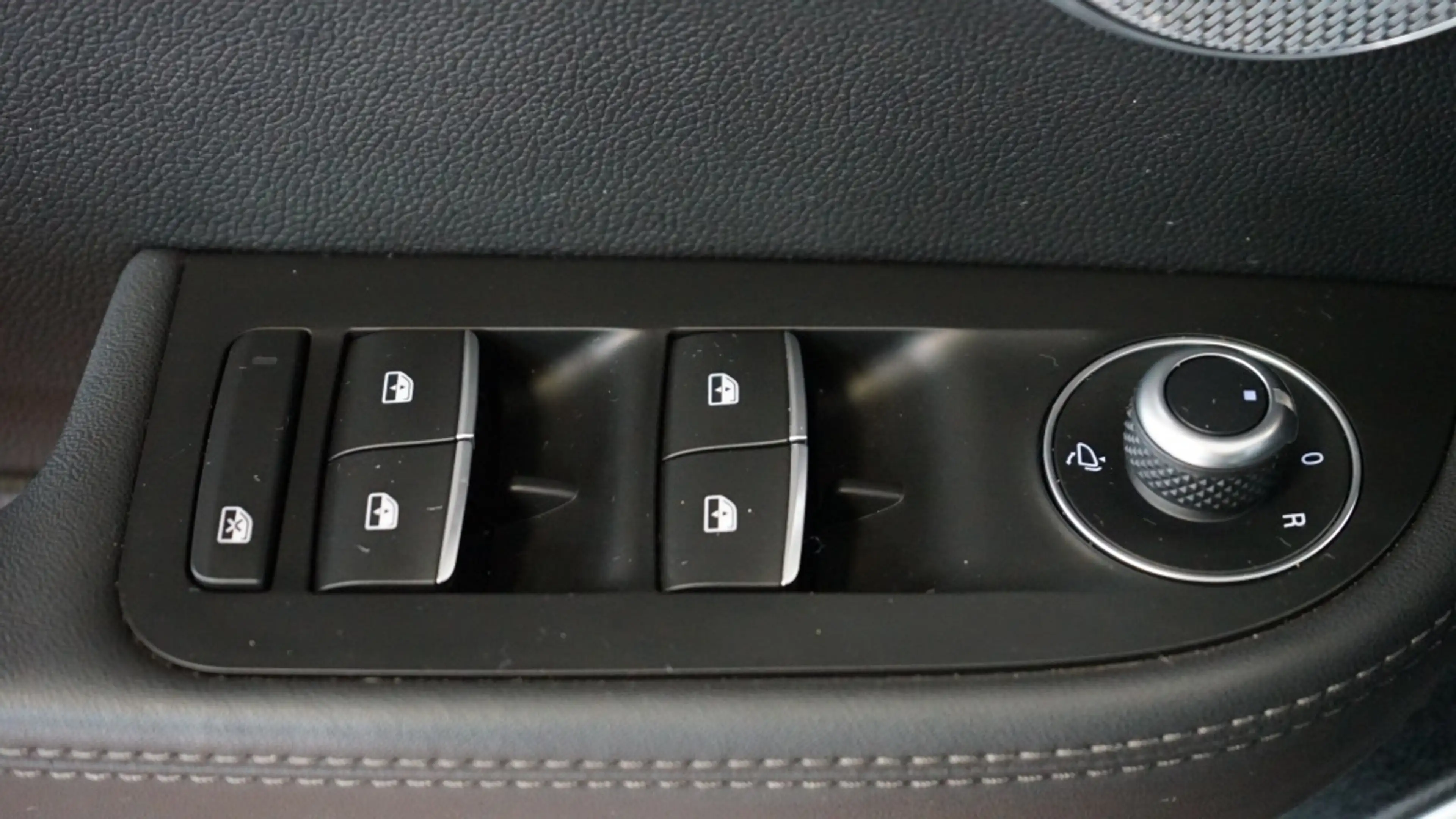 Alfa Romeo Giulia 2.0T TI | Flippers | Leer | H&K | Leder dash | Tre — photo 21