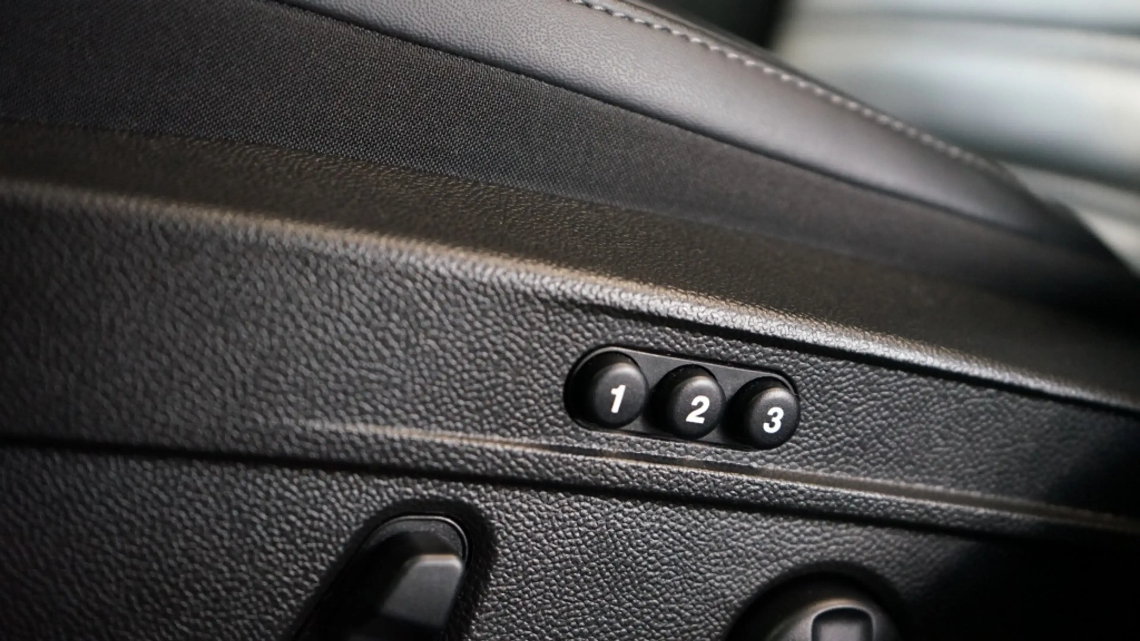 Alfa Romeo Giulia 2.0T TI | Flippers | Leer | H&K | Leder dash | Tre — photo 42