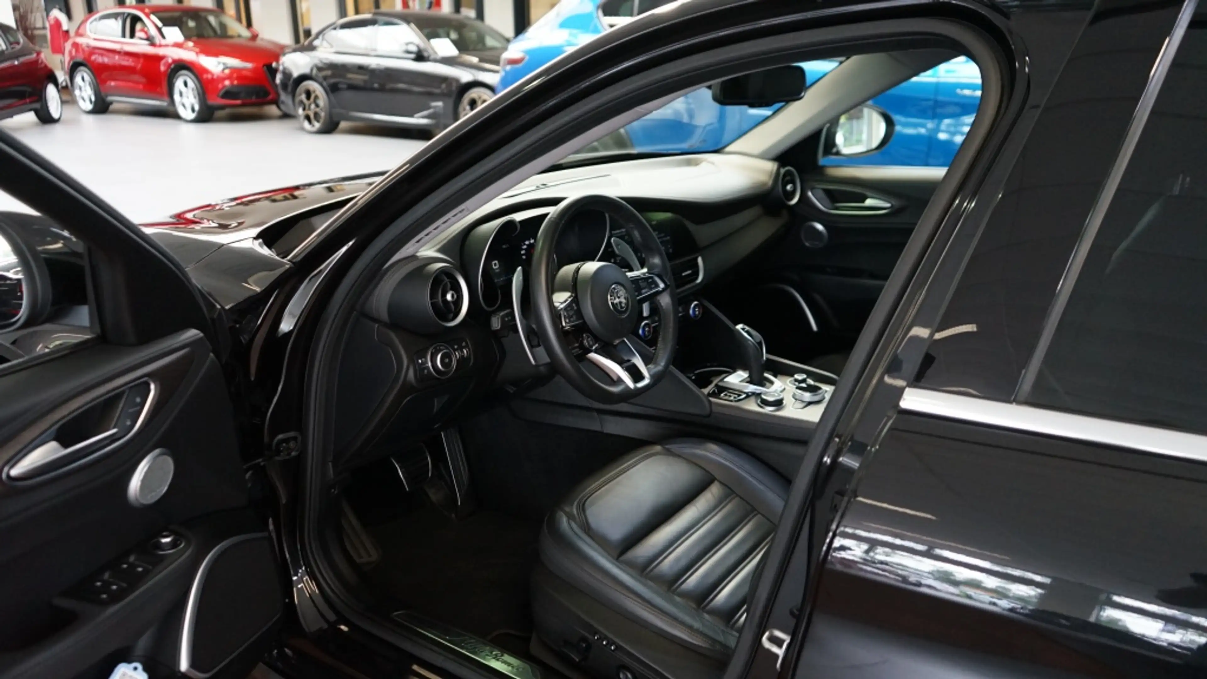 Alfa Romeo Giulia 2.0T TI | Flippers | Leer | H&K | Leder dash | Tre — photo 4