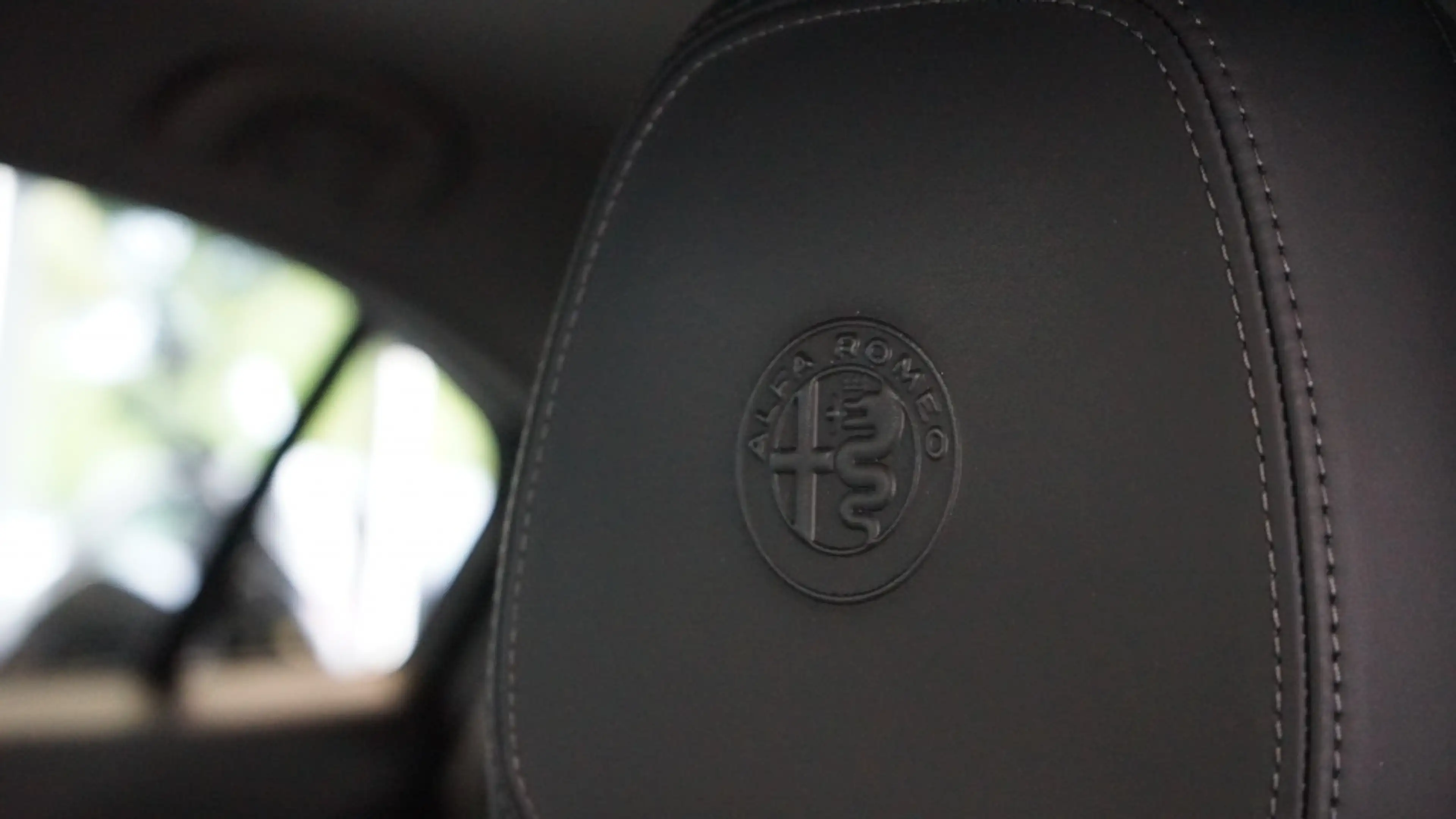 Alfa Romeo Giulia 2.0T TI | Flippers | Leer | H&K | Leder dash | Tre — photo 24