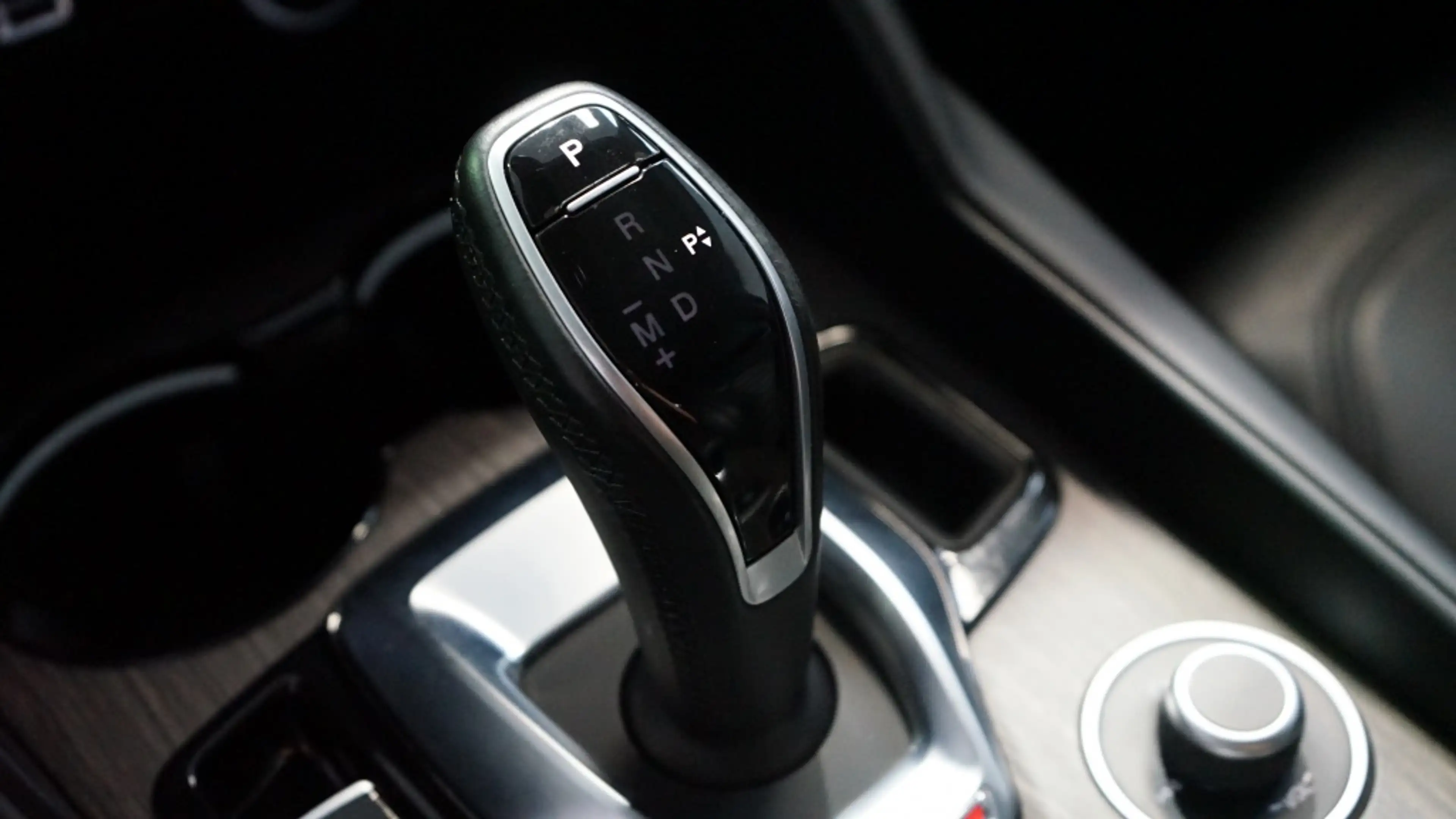 Alfa Romeo Giulia 2.0T TI | Flippers | Leer | H&K | Leder dash | Tre — photo 40