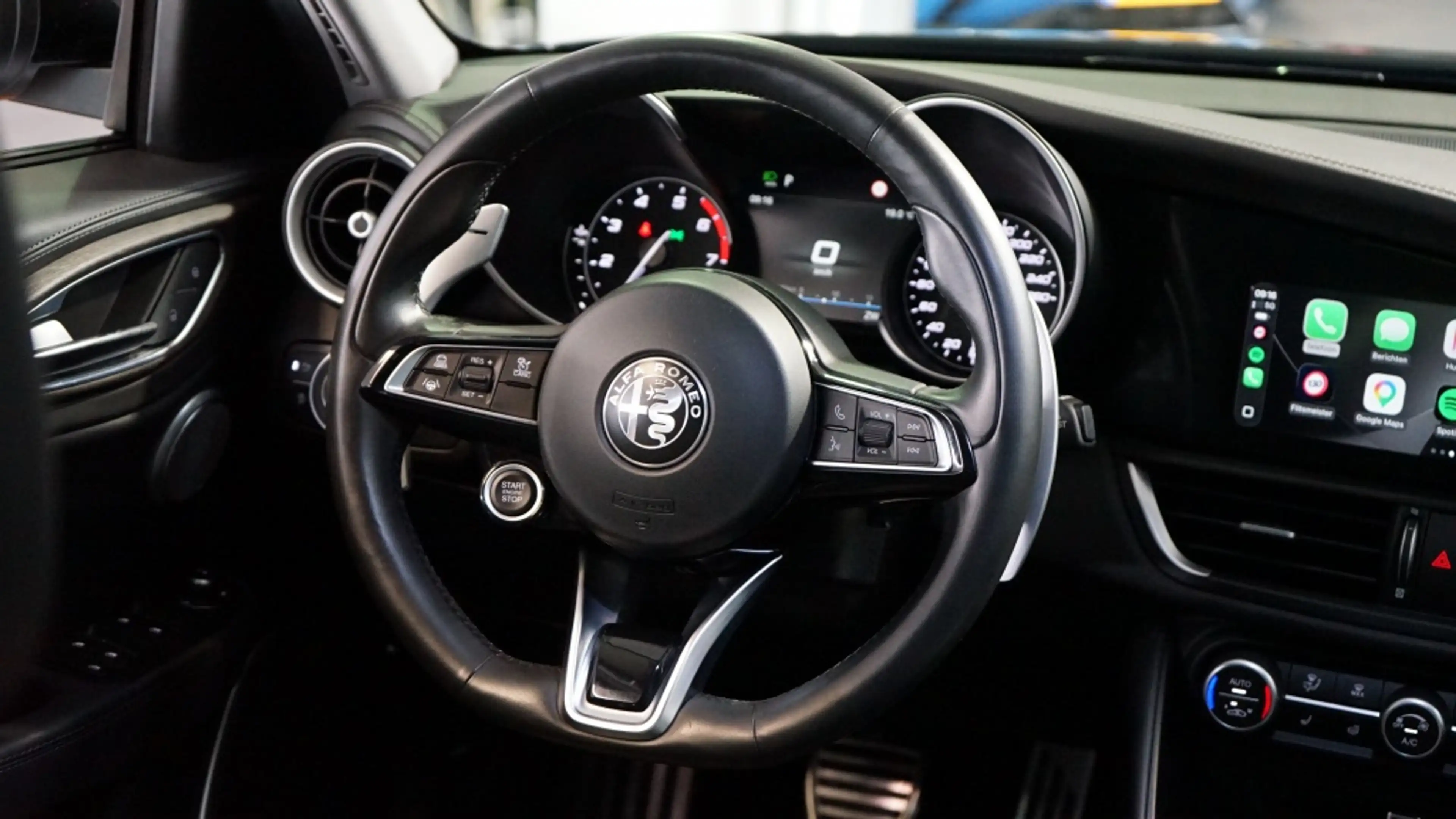 Alfa Romeo Giulia 2.0T TI | Flippers | Leer | H&K | Leder dash | Tre — photo 26