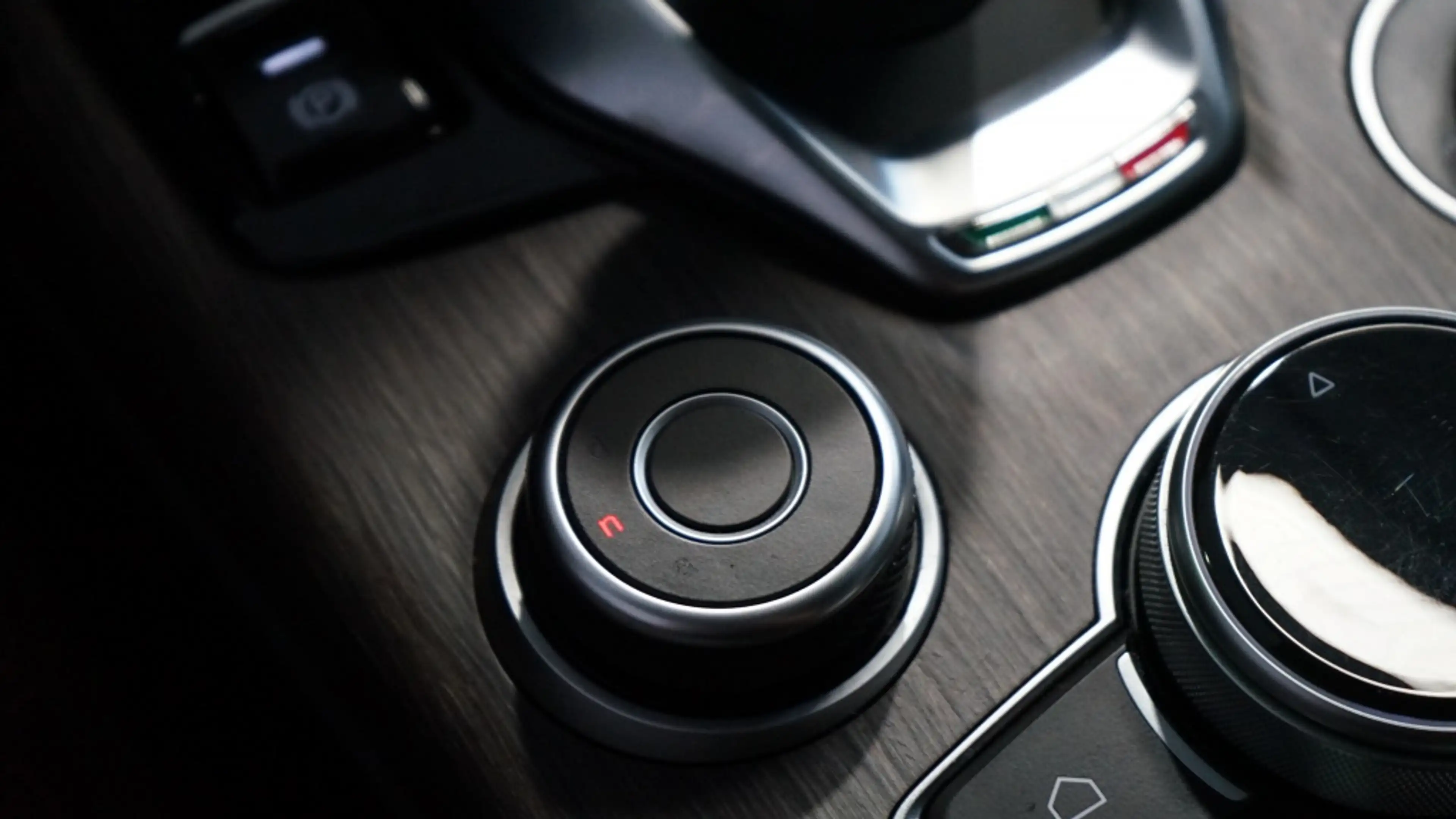 Alfa Romeo Giulia 2.0T TI | Flippers | Leer | H&K | Leder dash | Tre — photo 37