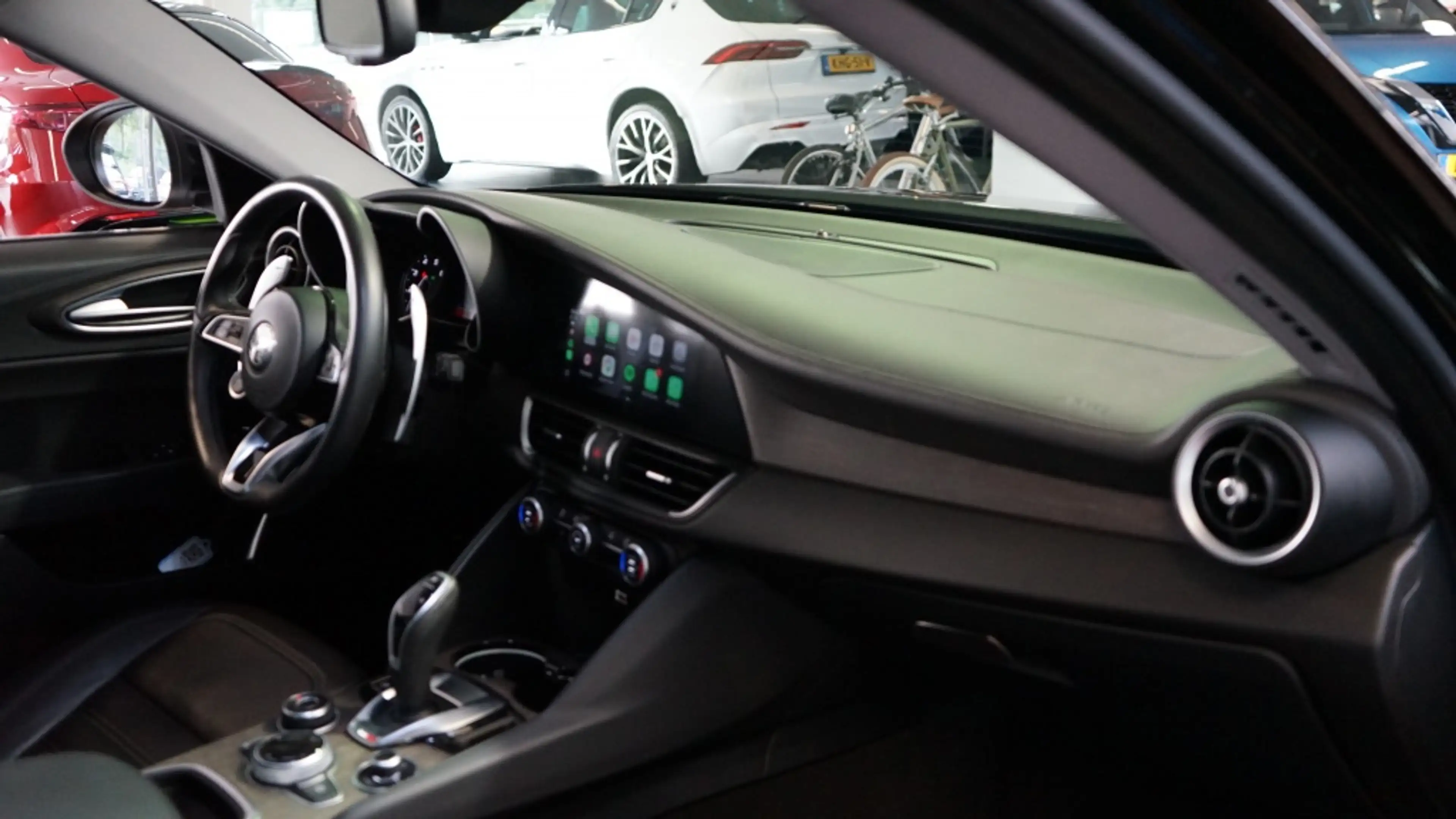 Alfa Romeo Giulia 2.0T TI | Flippers | Leer | H&K | Leder dash | Tre — photo 44