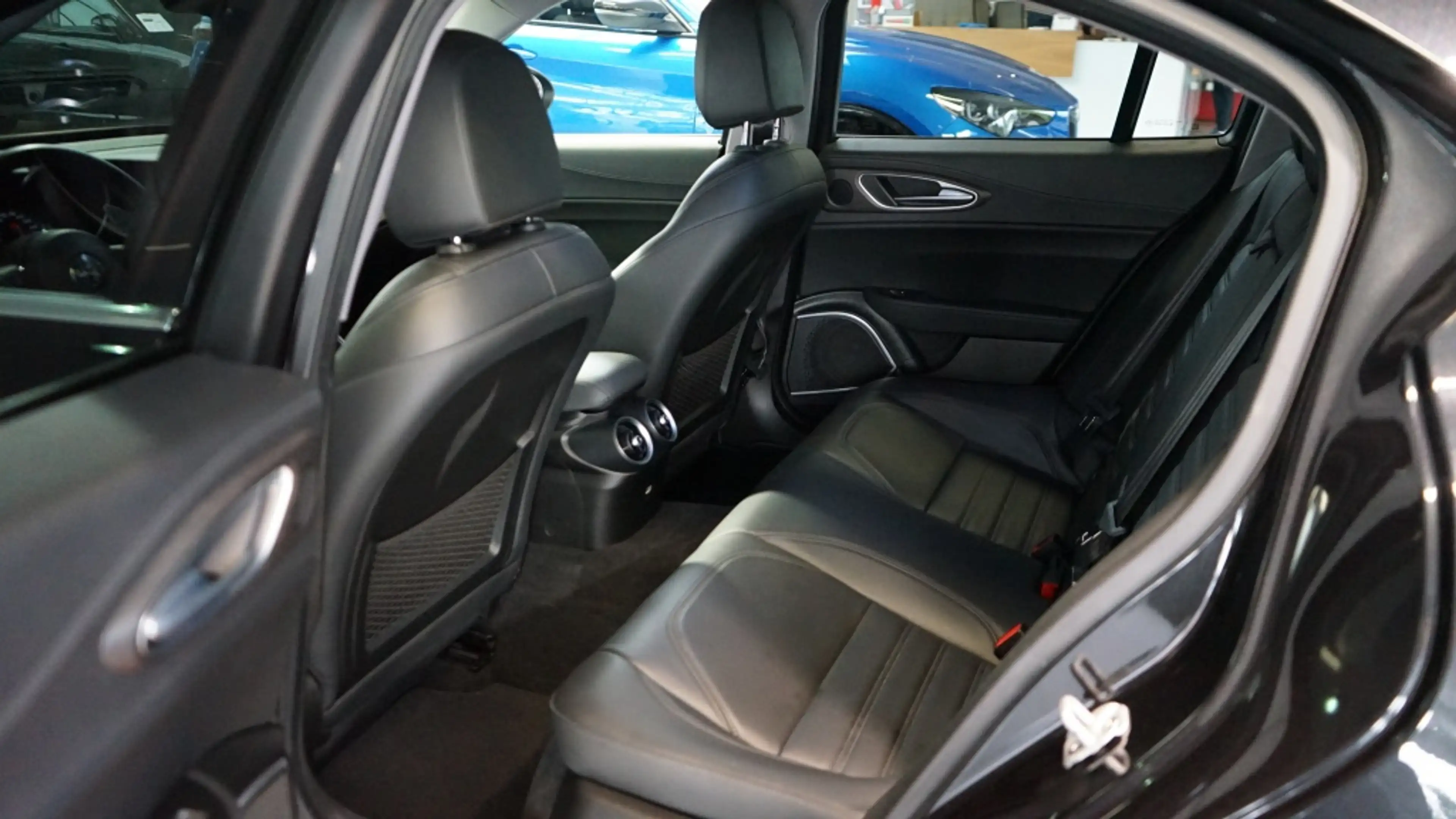 Alfa Romeo Giulia 2.0T TI | Flippers | Leer | H&K | Leder dash | Tre — photo 12