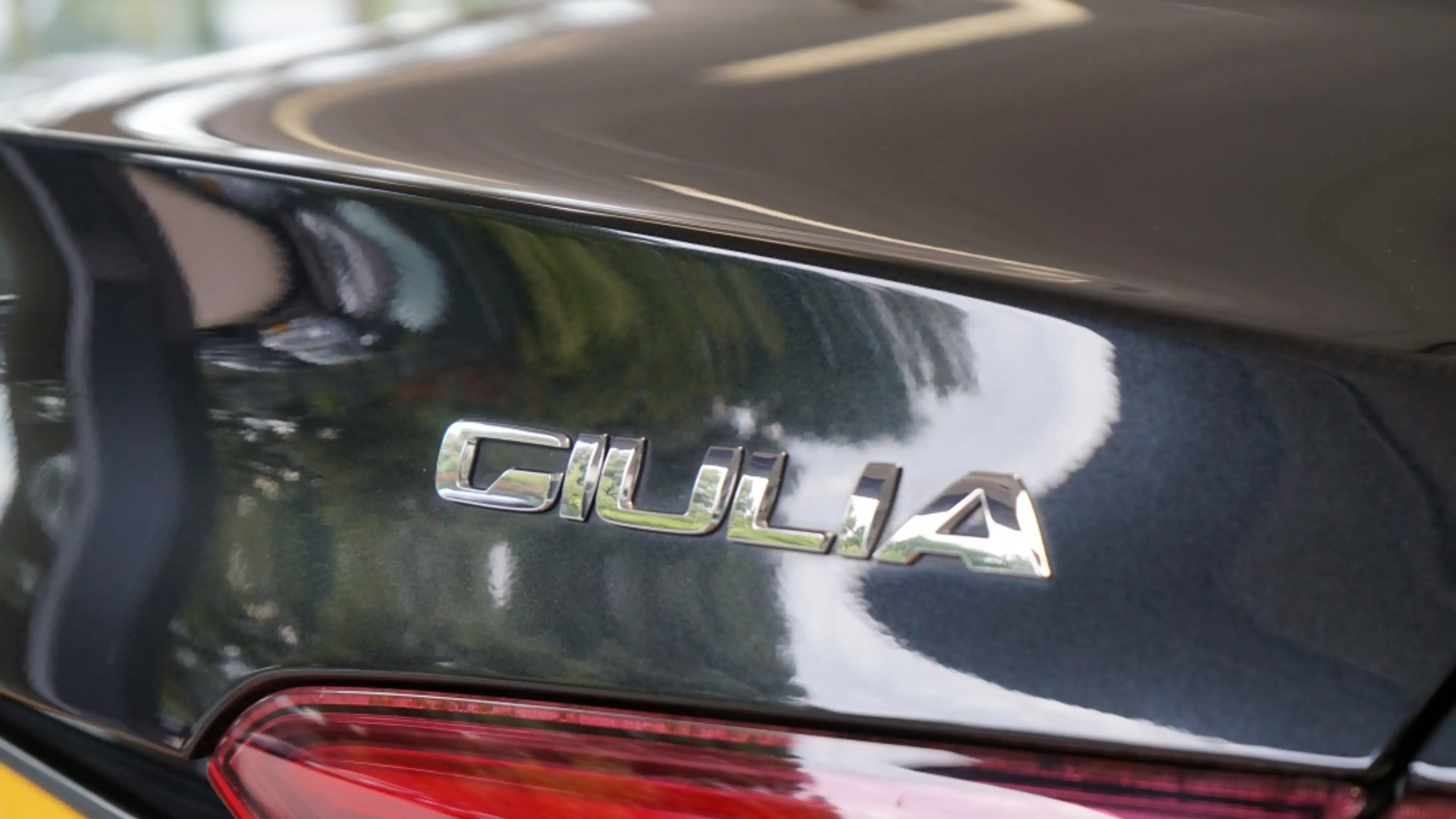 Alfa Romeo Giulia 2.0T TI | Flippers | Leer | H&K | Leder dash | Tre — photo 17