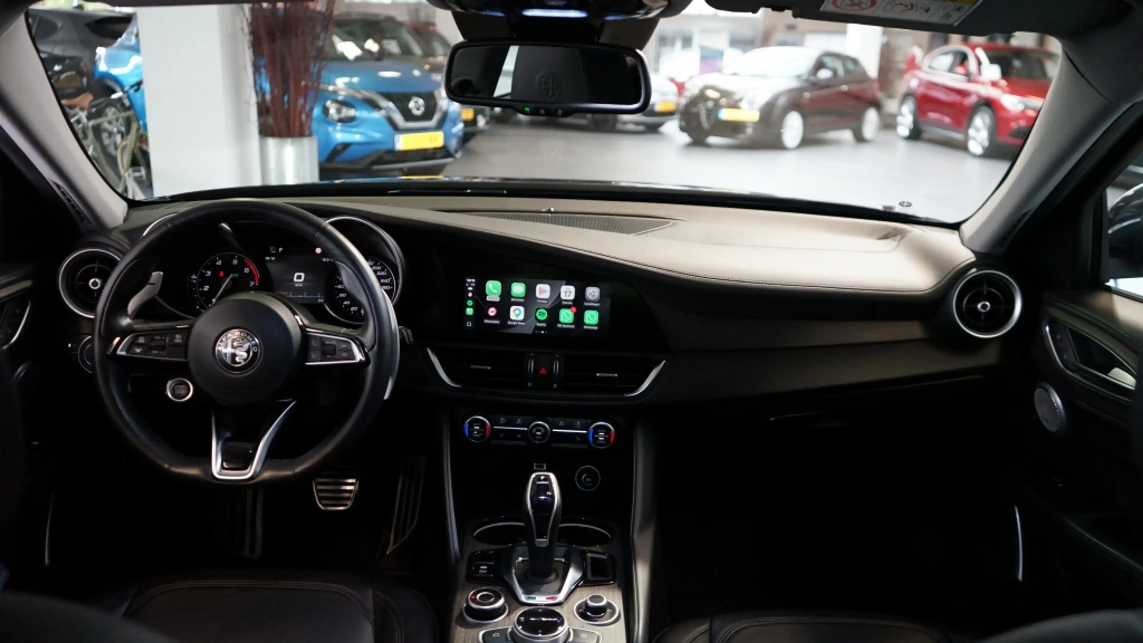 Alfa Romeo Giulia 2.0T TI | Flippers | Leer | H&K | Leder dash | Tre — photo 25