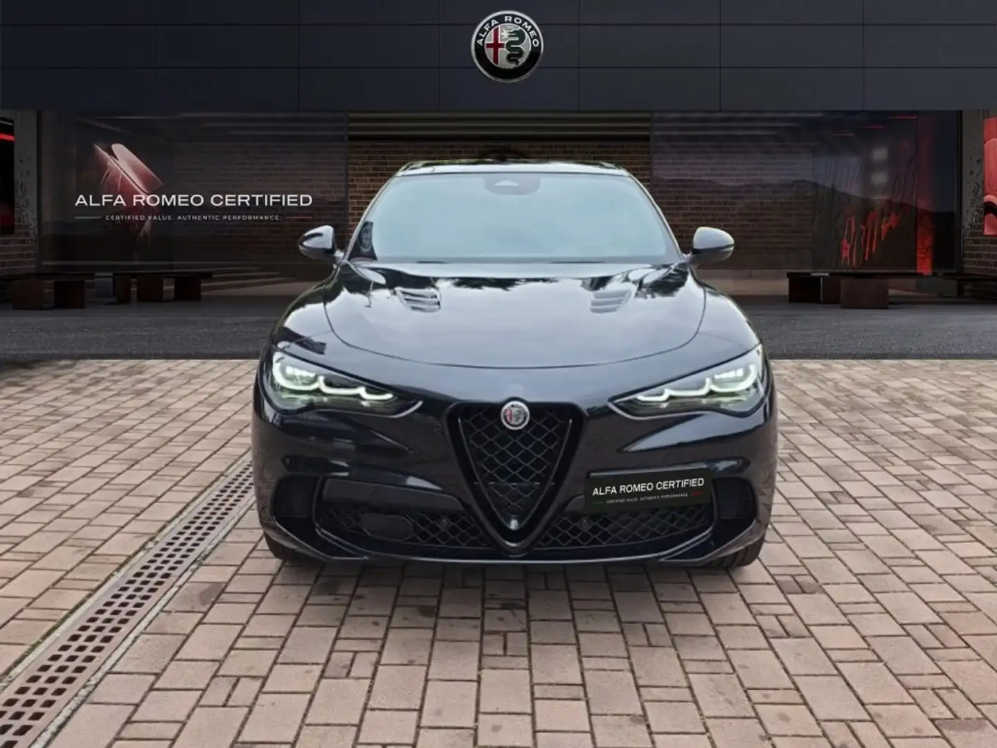 Alfa Romeo Stelvio V6QUADRIFOGLIO 520 CV Schwarz - 2
