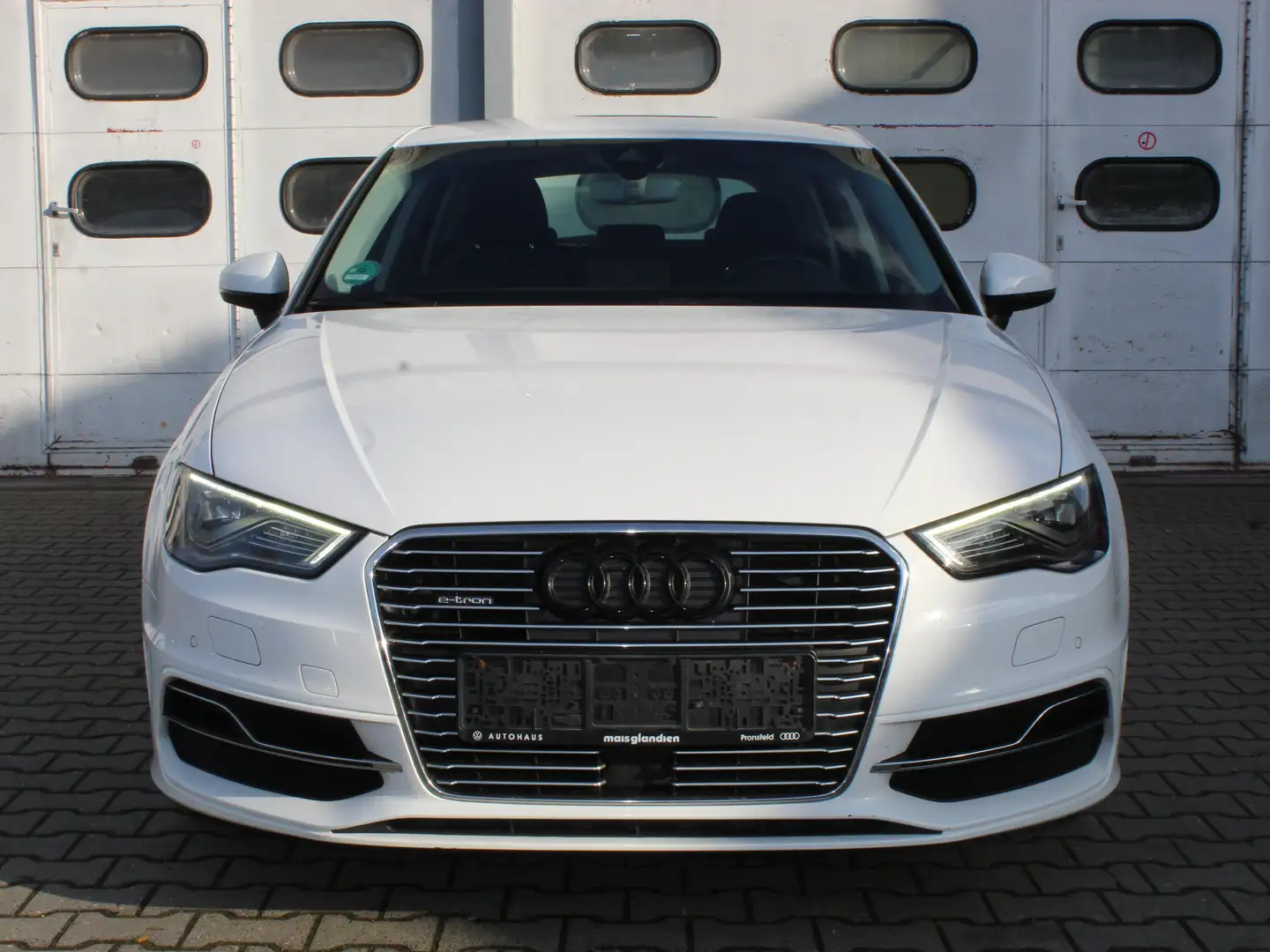 Audi A3 e-tron attraction Weiß - 2