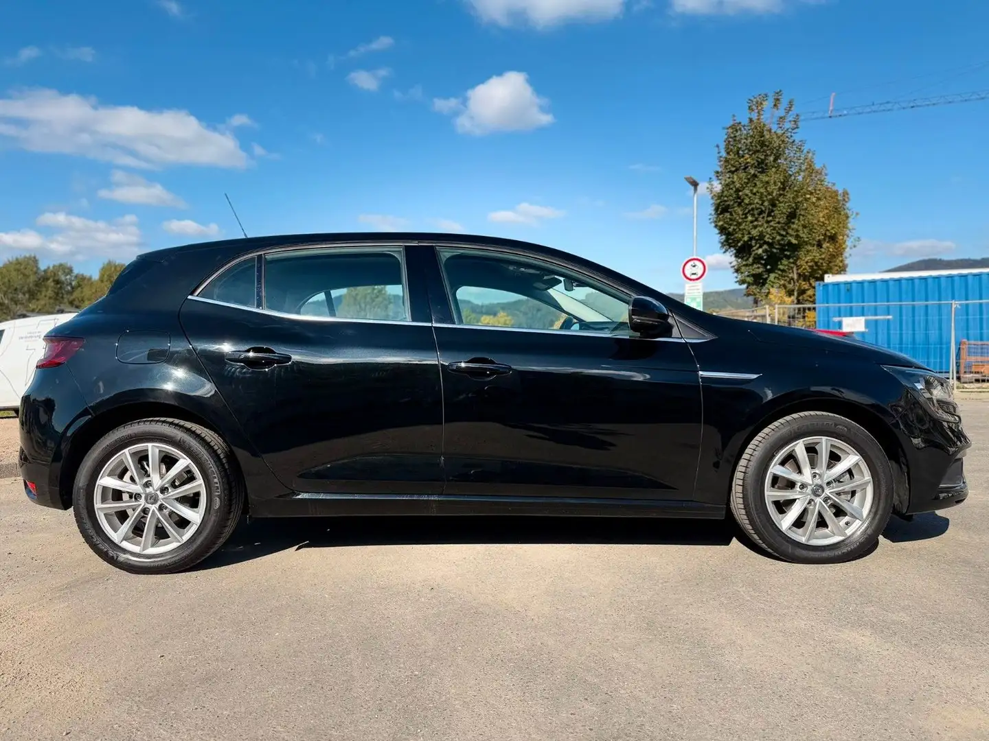 Renault Megane IV Lim. Intens Navi 1.Hand Arkamys 3D SHZ Schwarz - 2
