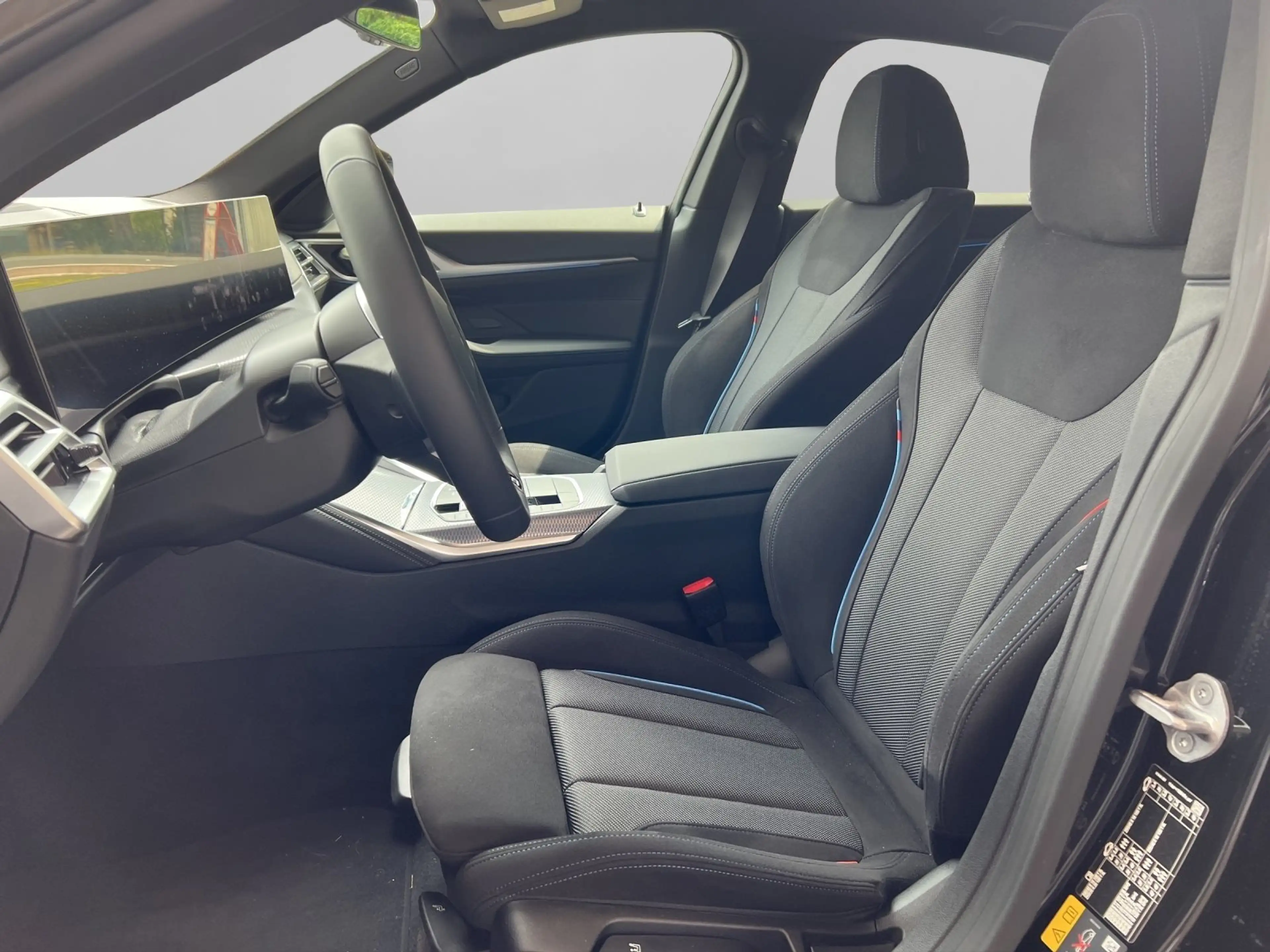 BMW i4 eDrive40 Gran Coupé M Sportpaket AHK HeadUp Drivin — photo 7