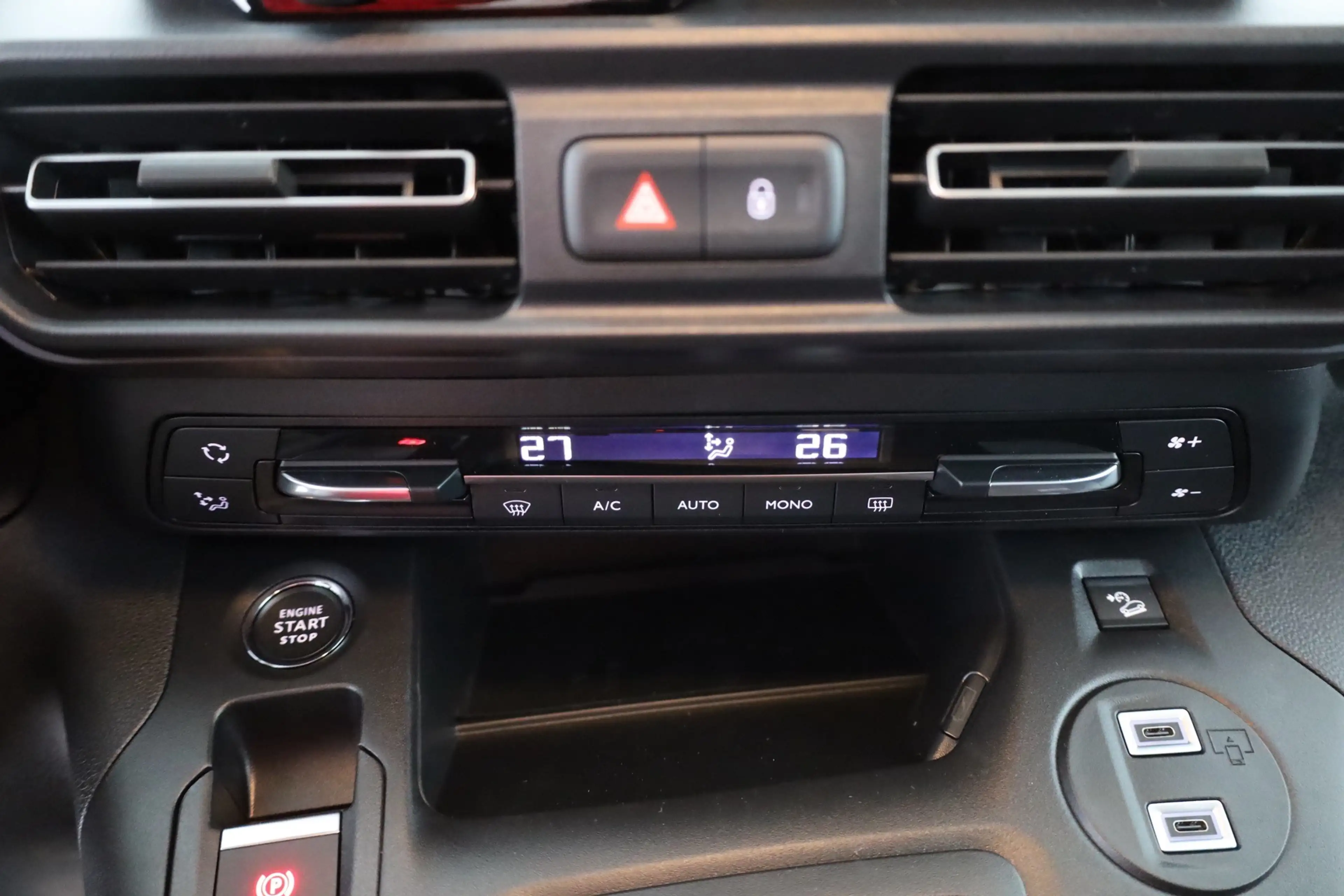 Fiat Doblo Maxi 1.5 BlueHDi Aut. LED Navi 7-Sitzer — photo 12