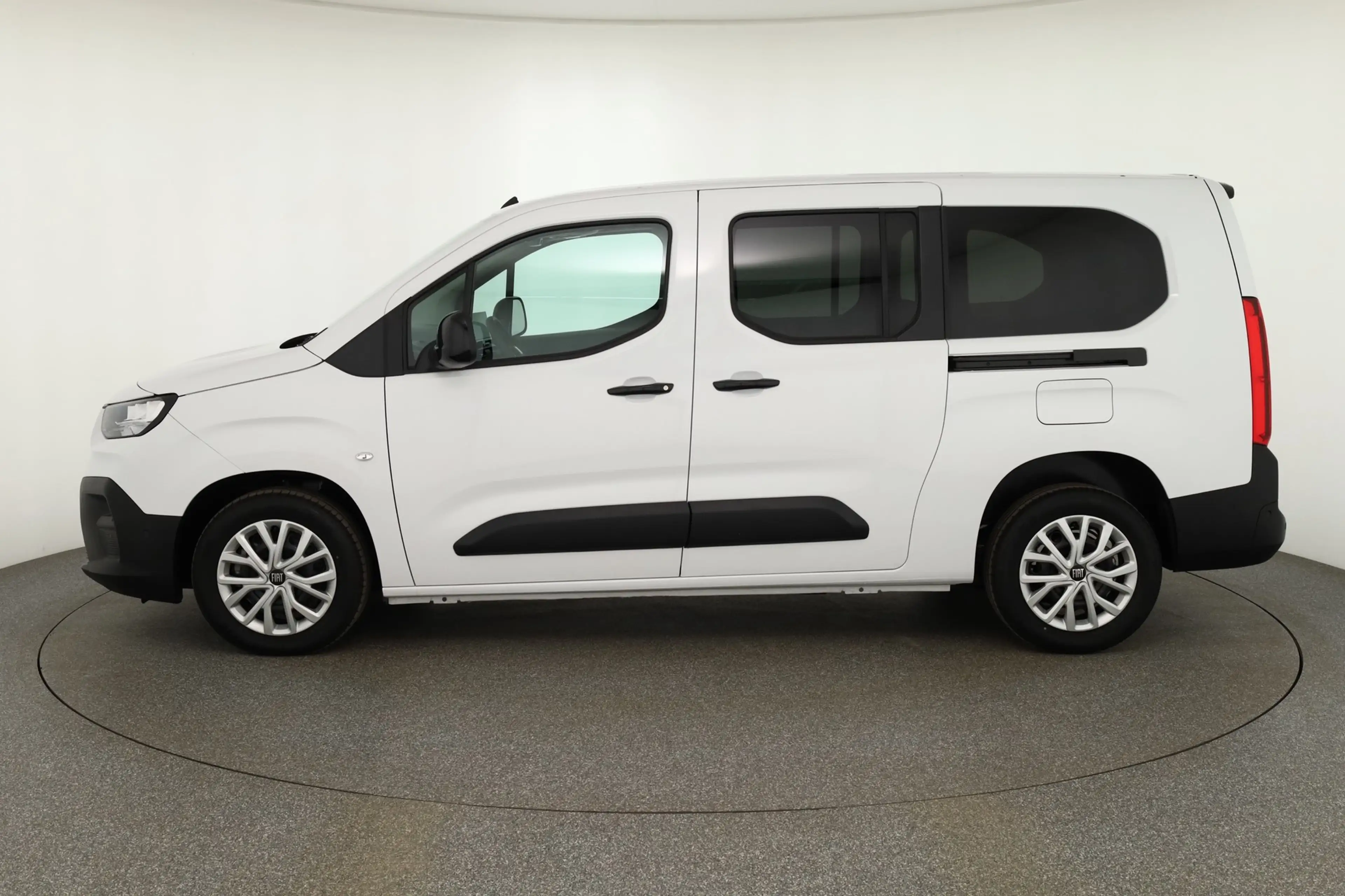 Fiat Doblo Maxi 1.5 BlueHDi Aut. LED Navi 7-Sitzer — photo 2