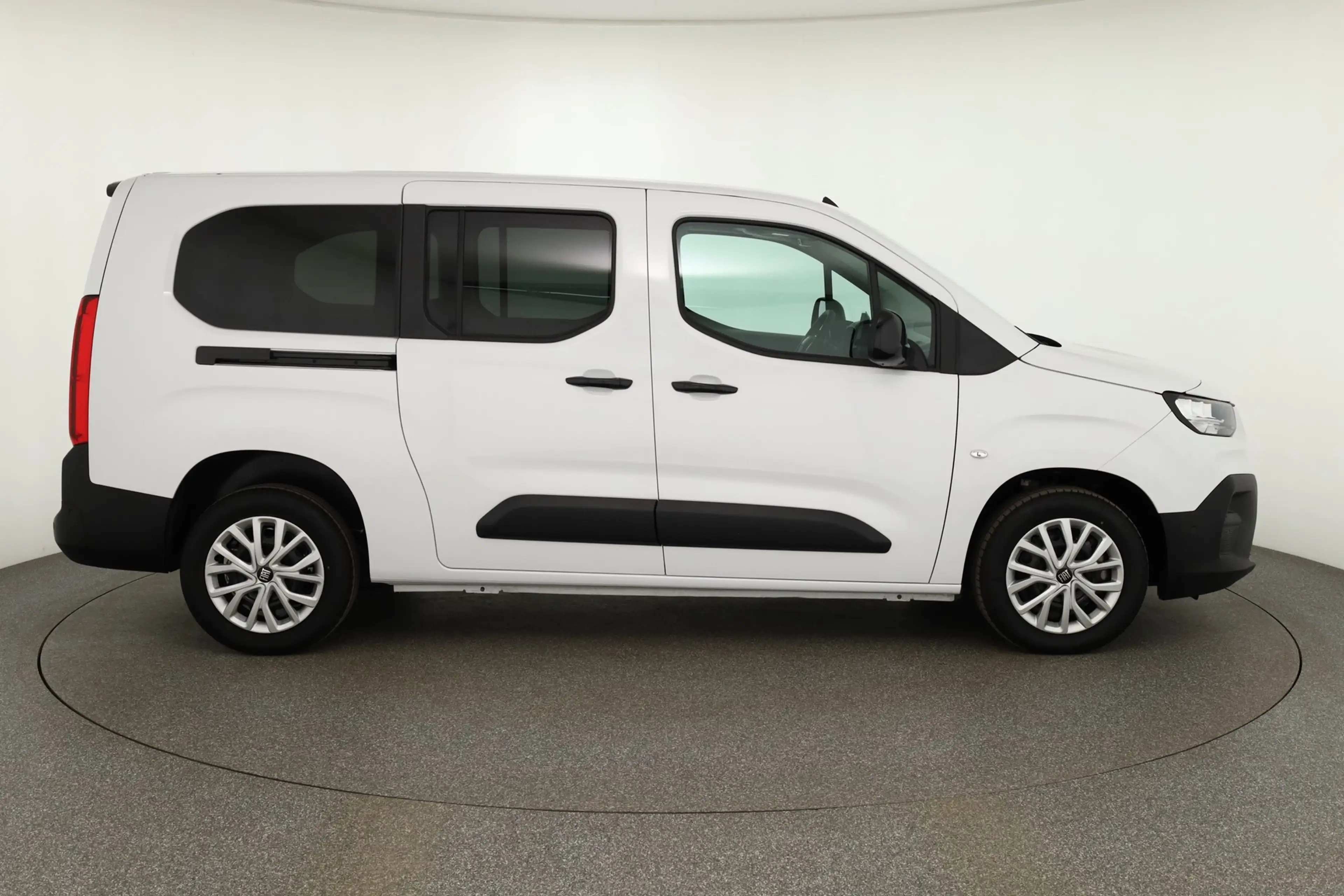 Fiat Doblo Maxi 1.5 BlueHDi Aut. LED Navi 7-Sitzer — photo 6