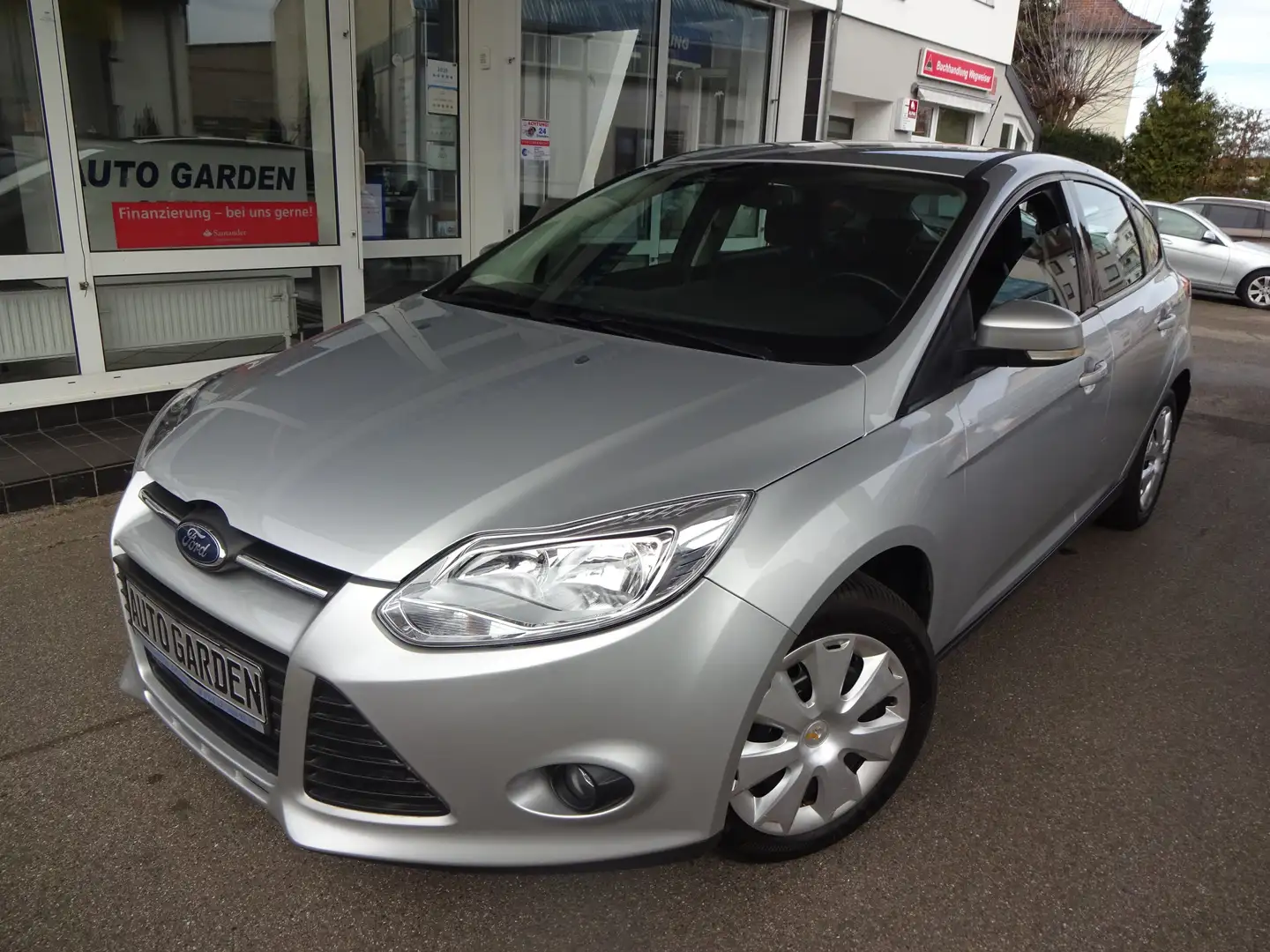 Ford Focus Trend Zilver - 1