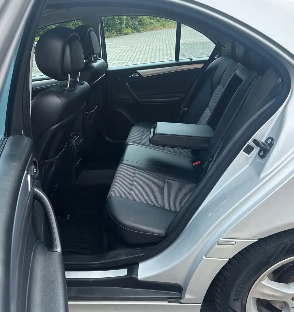 Mercedes-Benz C 180 Kompressor*AVANTGARDE*AUTOMATIC*LEDER*AHK* Silber - 2