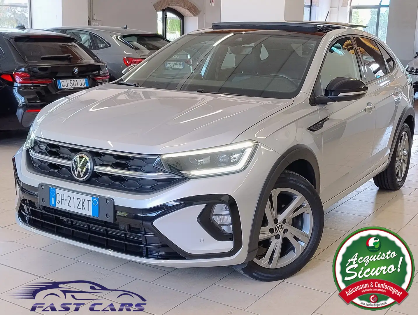 Volkswagen Taigo 1.0 tsi R-Line 110cv TETTO CARPALY IQLIGHT Argento - 1
