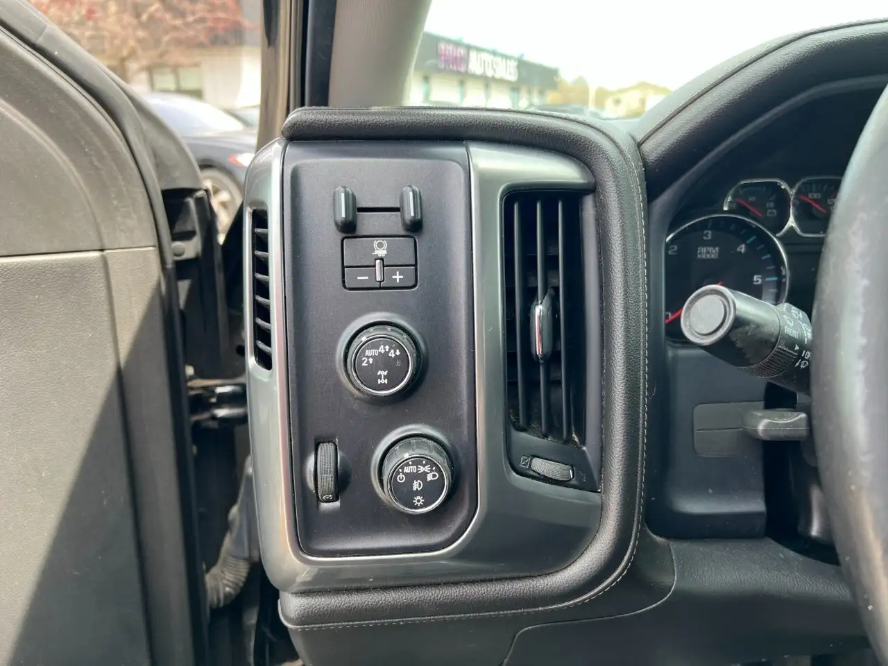 Chevrolet Silverado 1500 снимка Chevrolet Silverado 1500