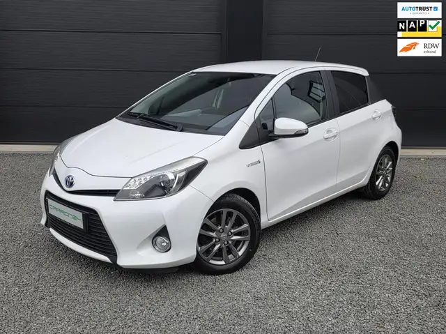 Toyota Yaris 1.5 Full Hybrid Dynamic Design | 1e Eig. |