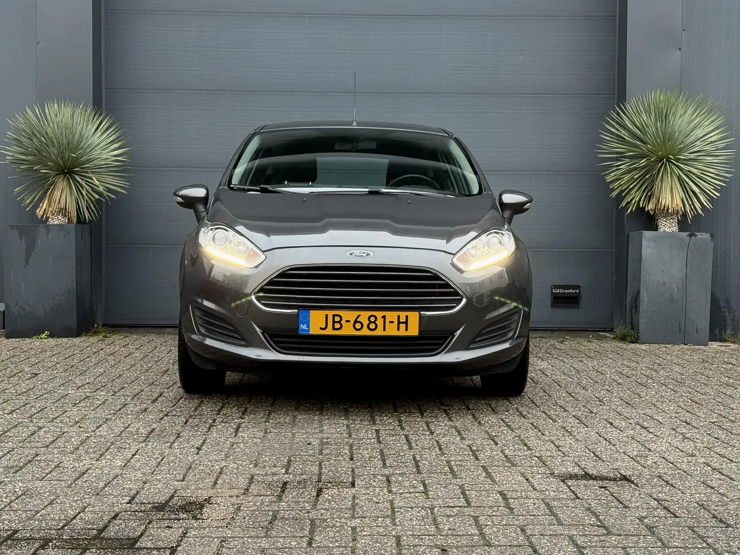 Ford Fiesta 1.0 Style Parksensor Airco 27.000km Grau - 2