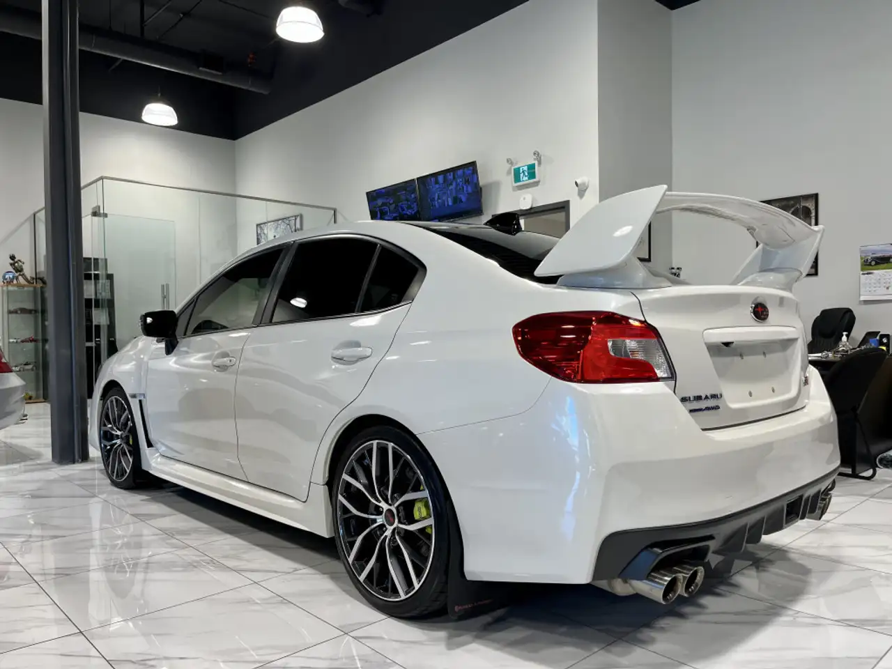 Subaru WRX снимка Subaru WRX