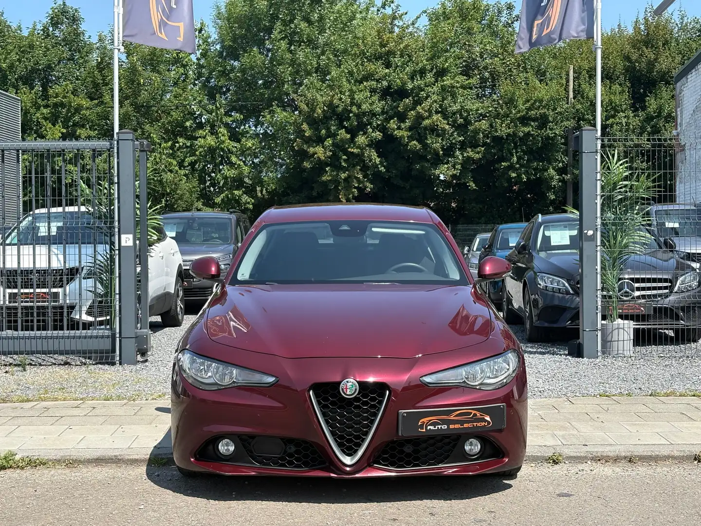 Alfa Romeo Giulia 2.2 JTDm-NAVI-EURO6-FULL KEYLESS-CAMERA-CRUISE Zwart - 2