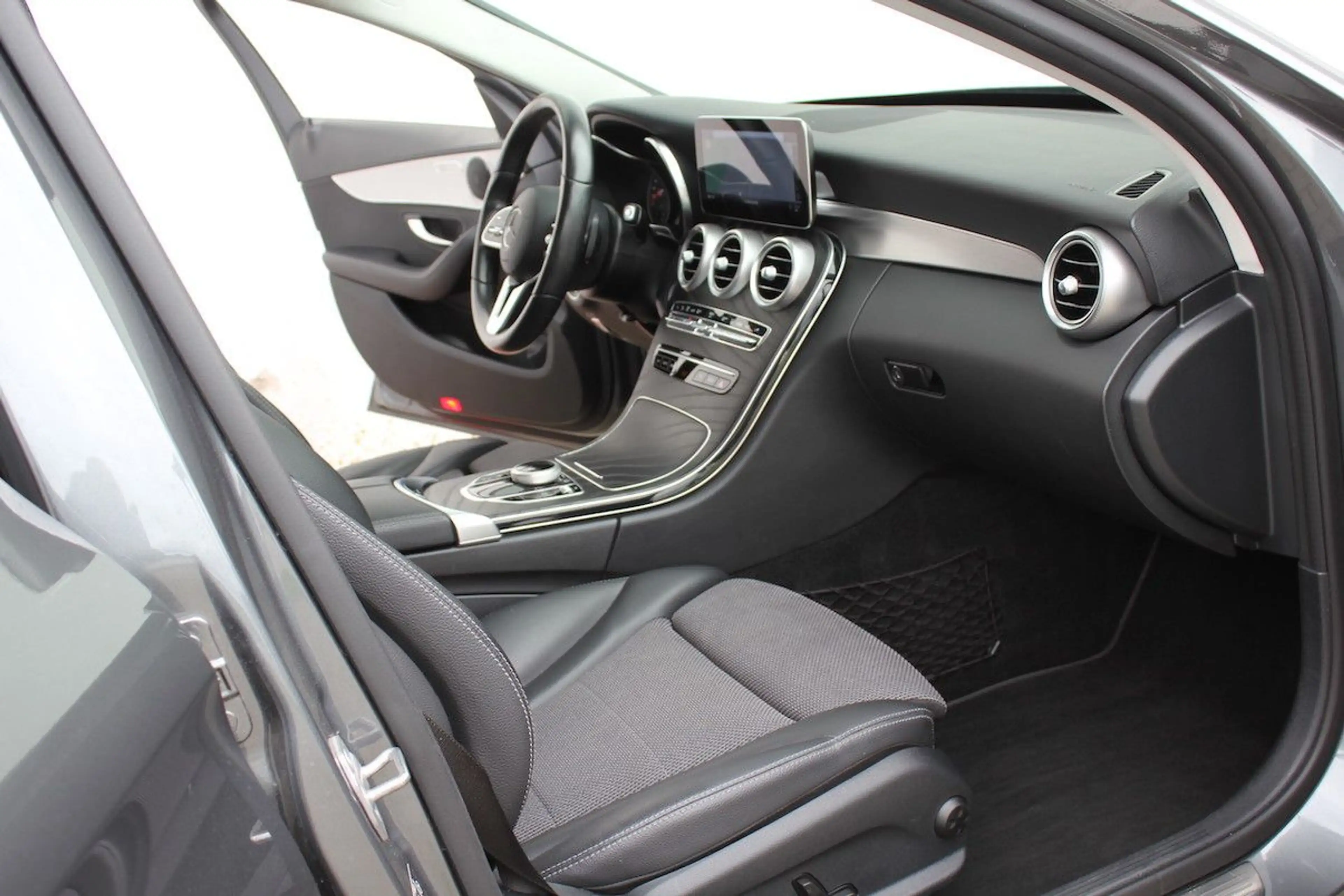Mercedes-Benz C 300 de T Avantgarde Distronic 23P Totwinkel — photo 8