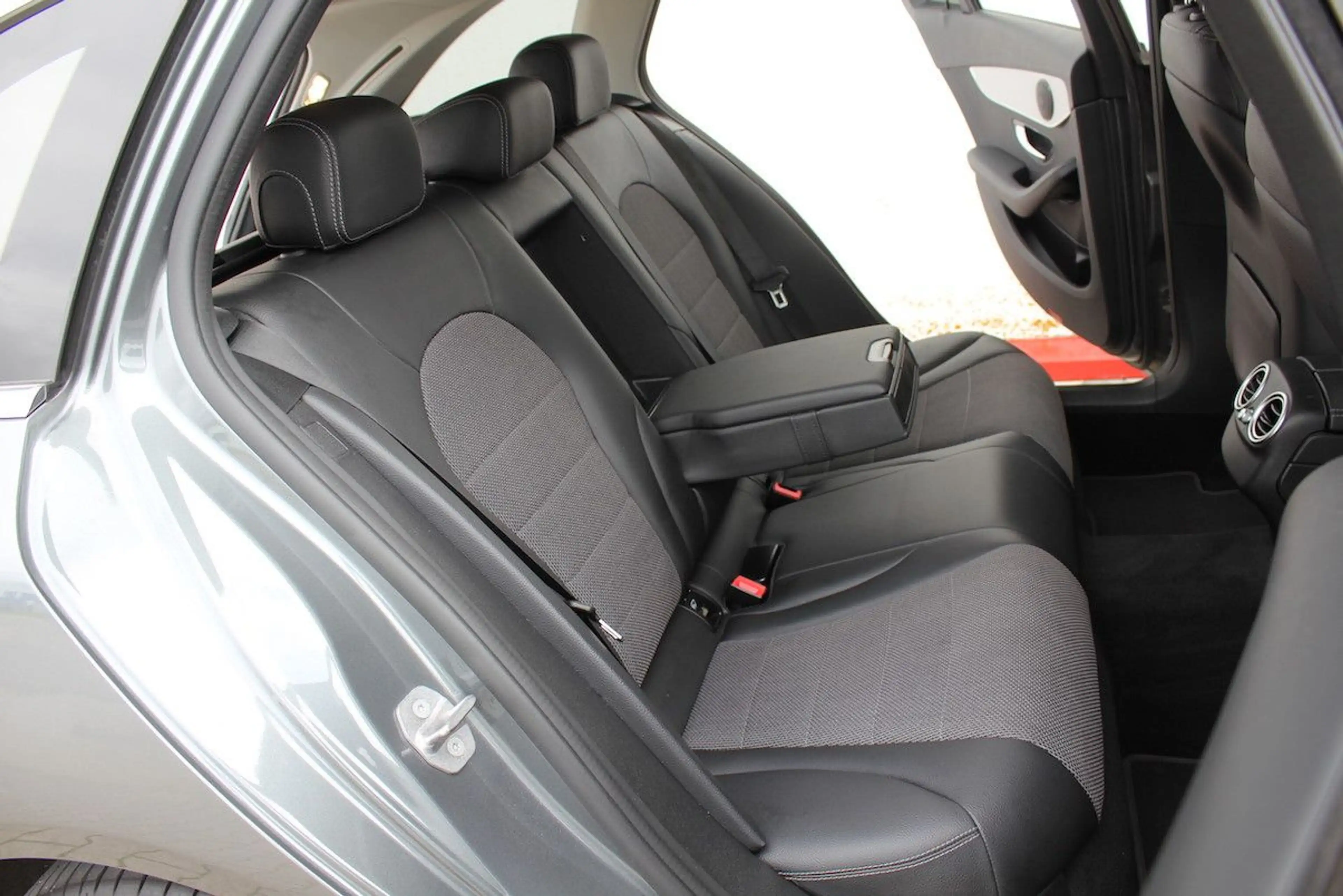 Mercedes-Benz C 300 de T Avantgarde Distronic 23P Totwinkel — photo 9