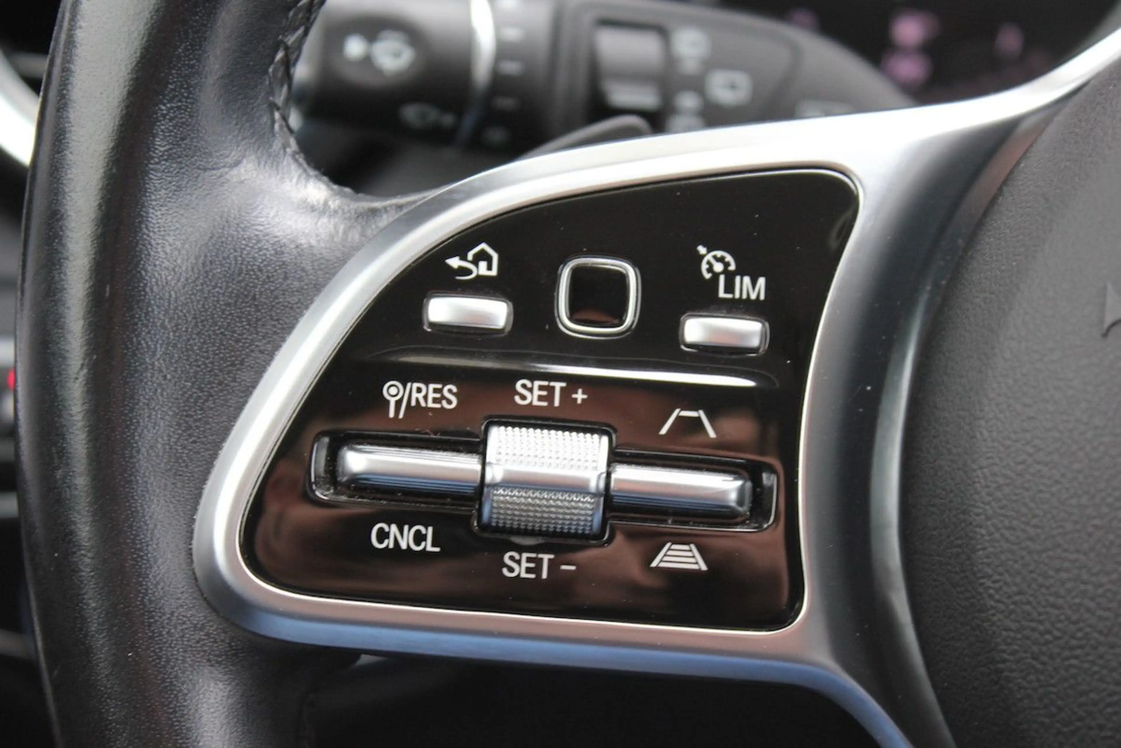 Mercedes-Benz C 300 de T Avantgarde Distronic 23P Totwinkel — photo 11