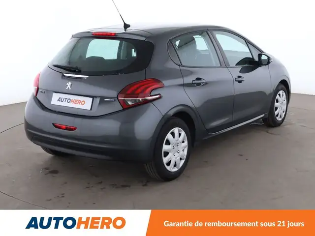 Peugeot 208 view 6