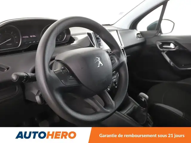 Peugeot 208 view 11