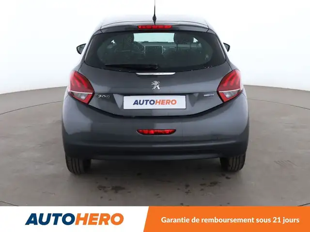 Peugeot 208 view 5