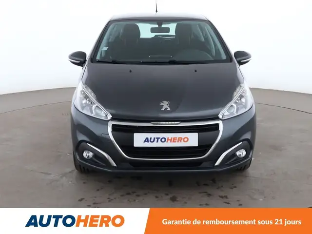 Peugeot 208 view 9