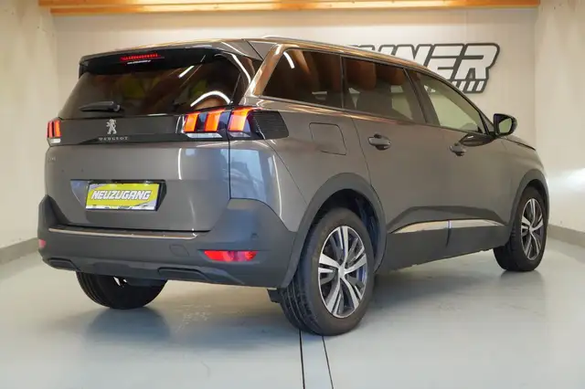 Peugeot 5008 view 4