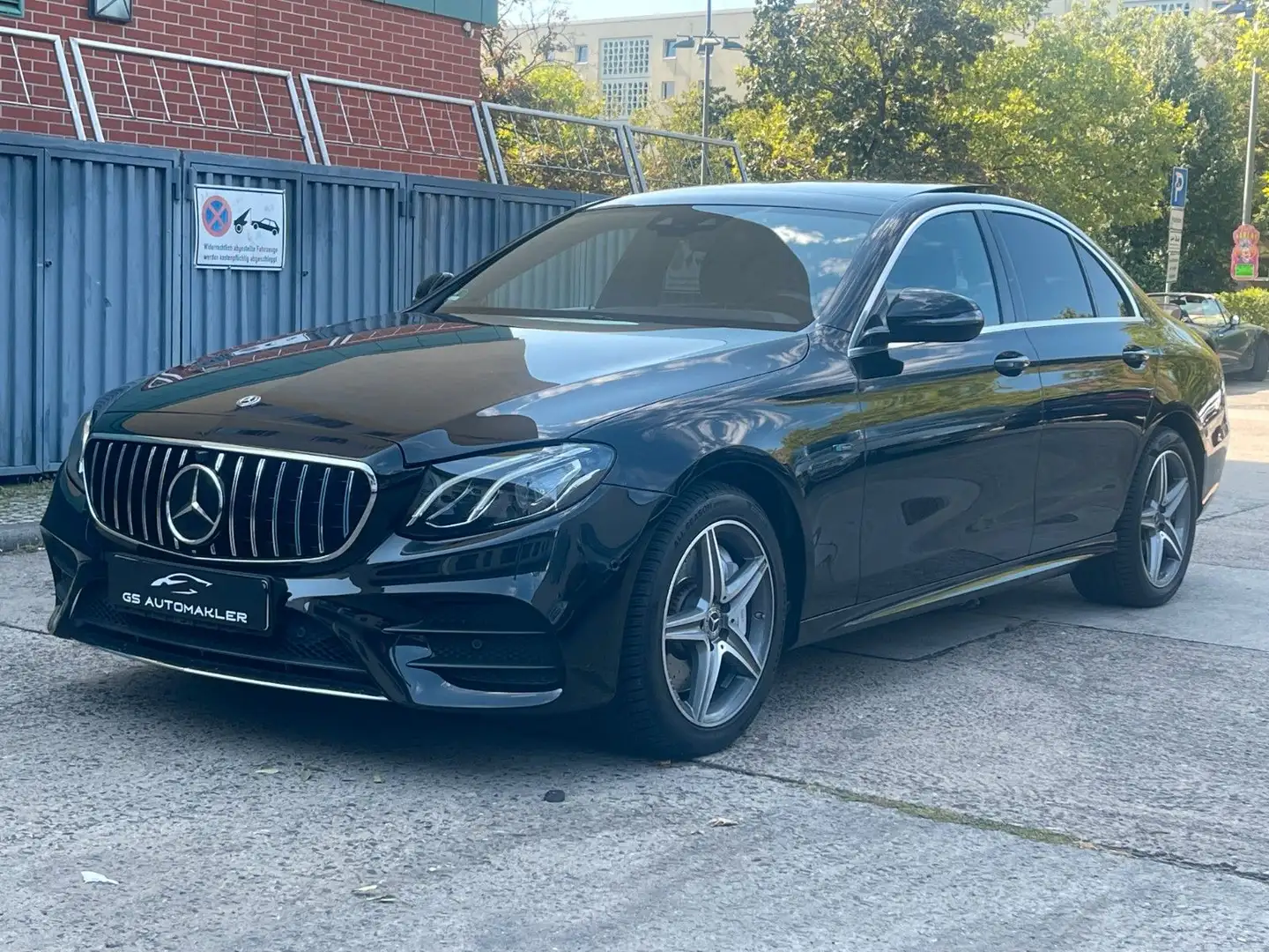 Mercedes-Benz E 300 e Lim.  AMG DESIGNO BURMESTER PANO Noir - 2