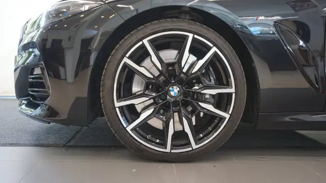 BMW M850 i xDrive Ansicht 2