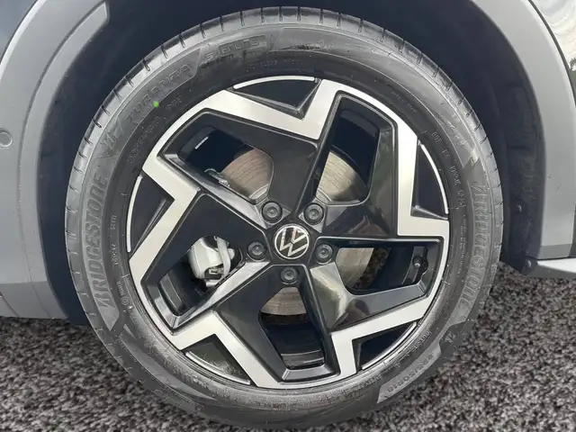 Volkswagen T-Roc view 7