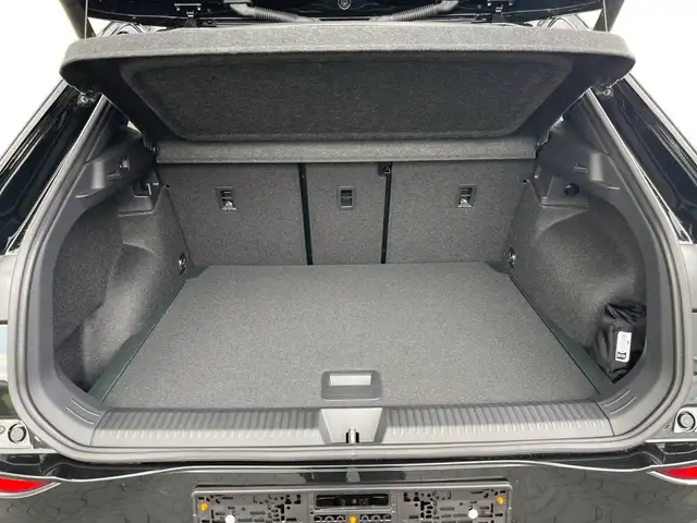 Volkswagen T-Roc view 6