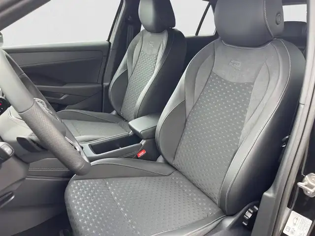 Volkswagen T-Roc view 8