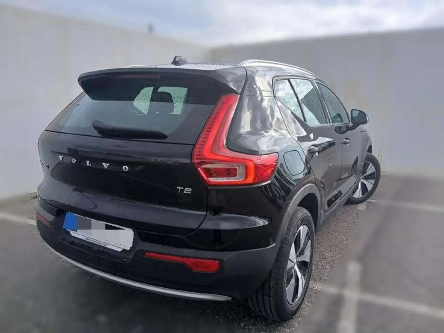 Volvo XC40 T2 Momentum Core Aut. Negro - 2