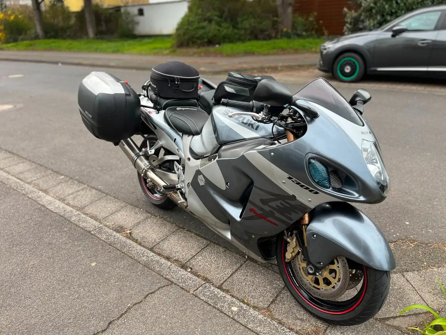 Suzuki GSX 1300 Hayabusa Silber - 1