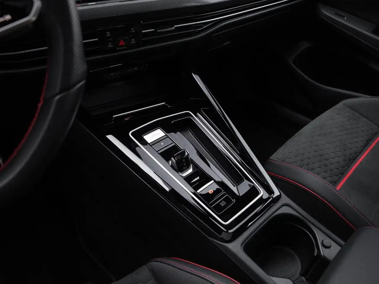 Volkswagen Golf GTI — photo 19