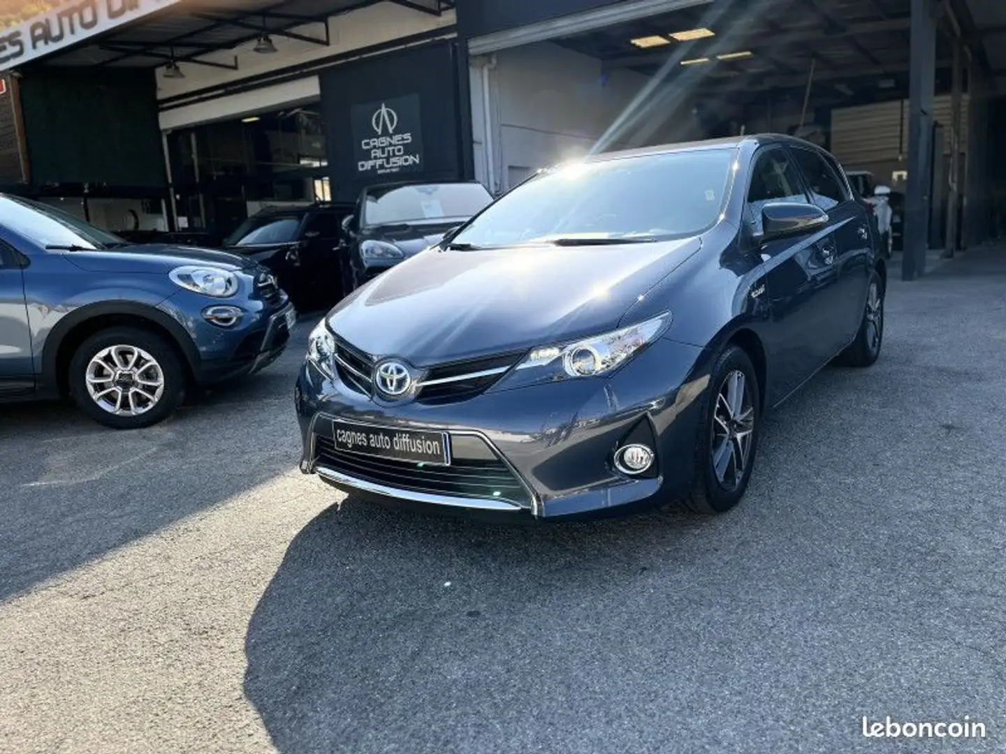 Toyota Auris HSD 136H FEEL Grau - 1