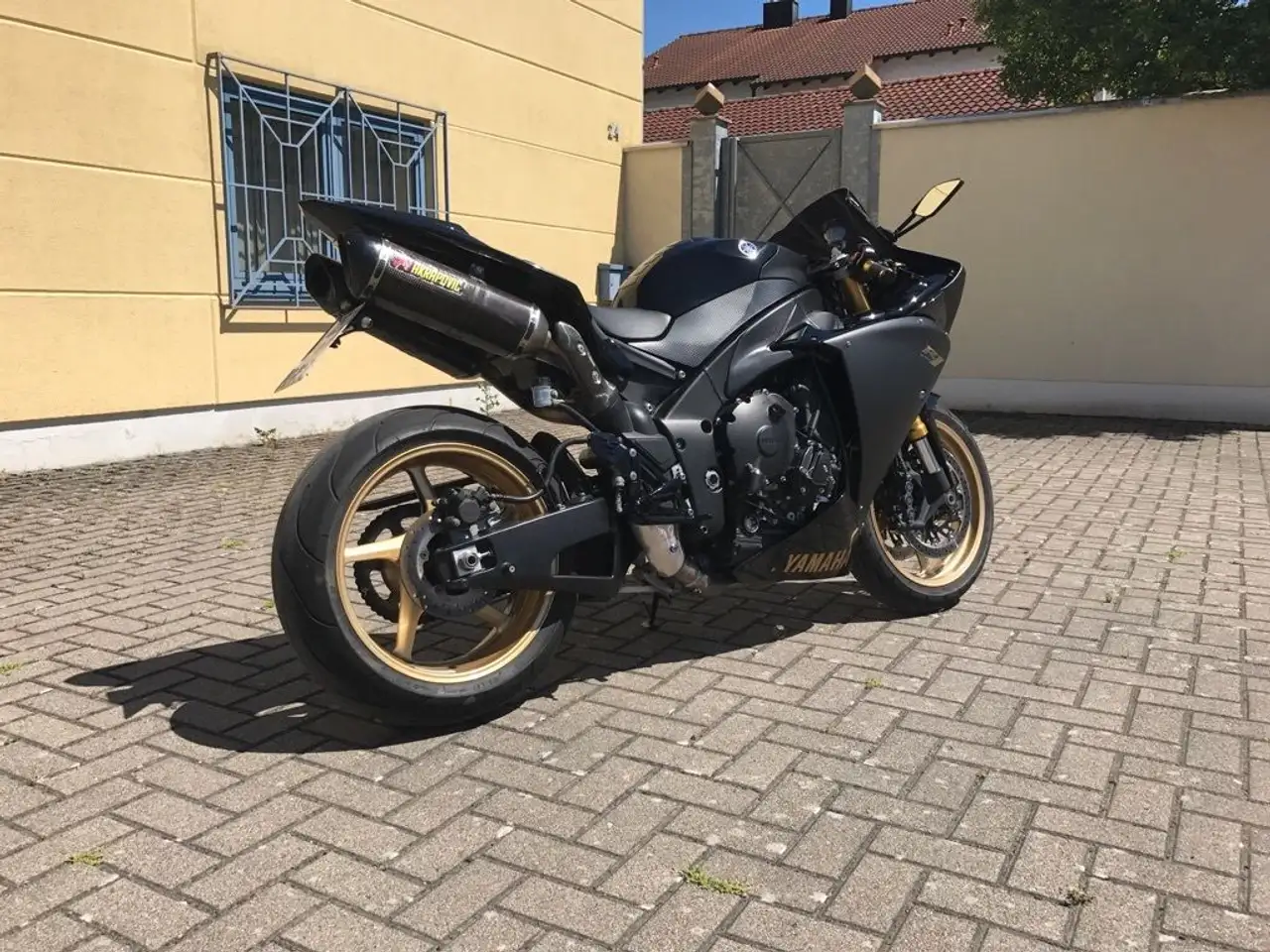 Yamaha YZF-R1