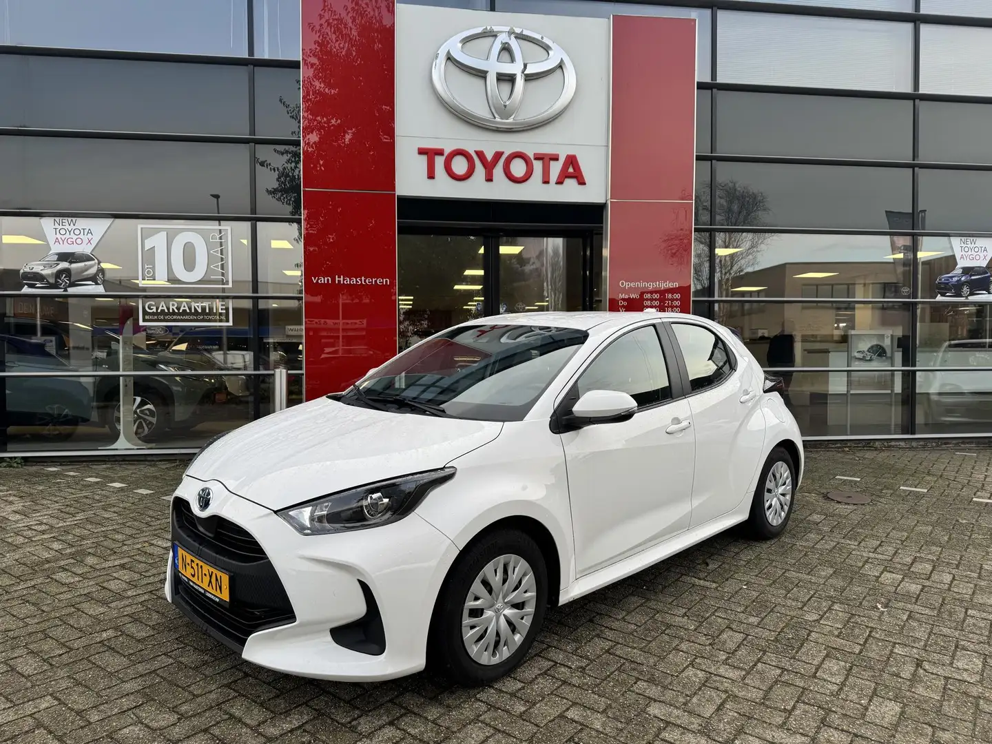 Toyota Yaris 1.5 Hybrid 116pk CVT Active Bianco - 1
