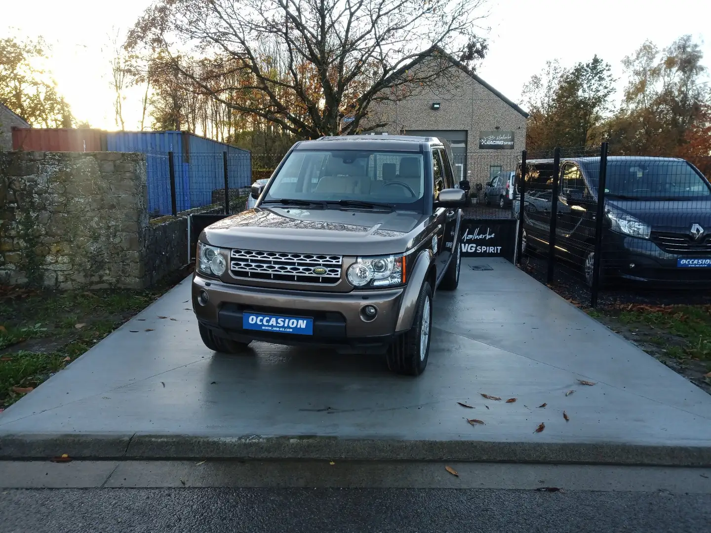 Land Rover Discovery 3.0 TdV6 Exclusive smeđa - 2